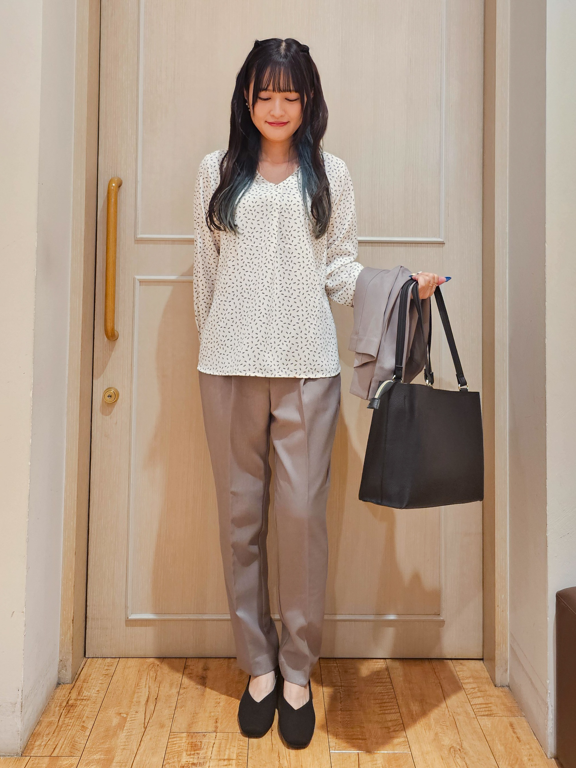 ゆゆさんの「SHOO･LA･RUE｜【セットアップ可/通勤/洗濯機可/SS-LL】女性らしく決まる カラーレスジャケット」を使ったコーディネート