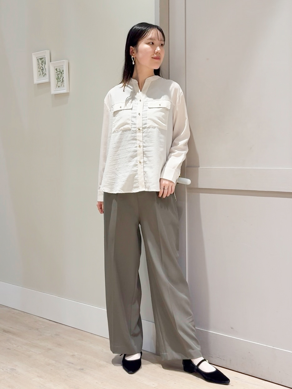 Mayuさんの「grove｜顔周りをすっきり見せる バンドカラースキッパーシャツ」を使ったコーディネート