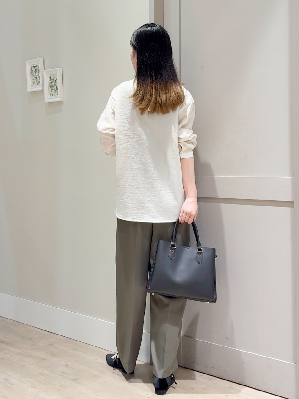 Mayuさんの「grove｜顔周りをすっきり見せる バンドカラースキッパーシャツ」を使ったコーディネート