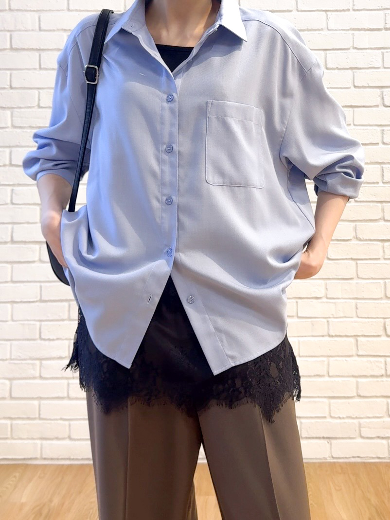 𝐜𝐡𝐢𝐤𝐚さんの「SHOO･LA･RUE｜【洗濯後しわになりにくい/S-LL】選べる6パターン 羽織としても活躍する ベーシックシャツ」を使ったコーディネート