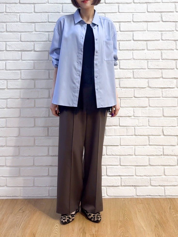 𝐜𝐡𝐢𝐤𝐚さんの「SHOO･LA･RUE｜【洗濯後しわになりにくい/S-LL】選べる6パターン 羽織としても活躍する ベーシックシャツ」を使ったコーディネート