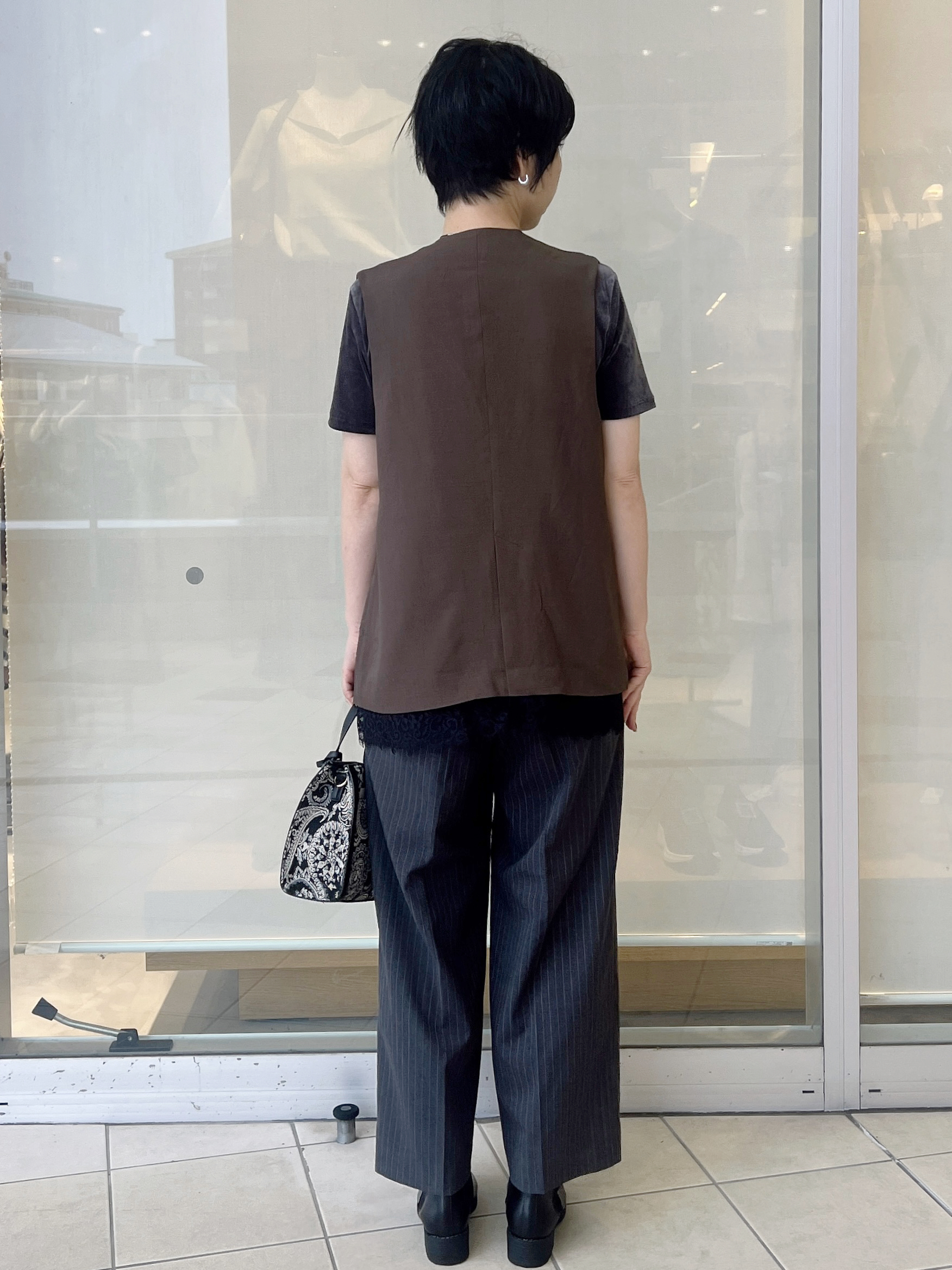 yo-koさんの「OPAQUE.CLIP｜裾レースVネックジレ【2WAY ／洗濯機OK】」を使ったコーディネート
