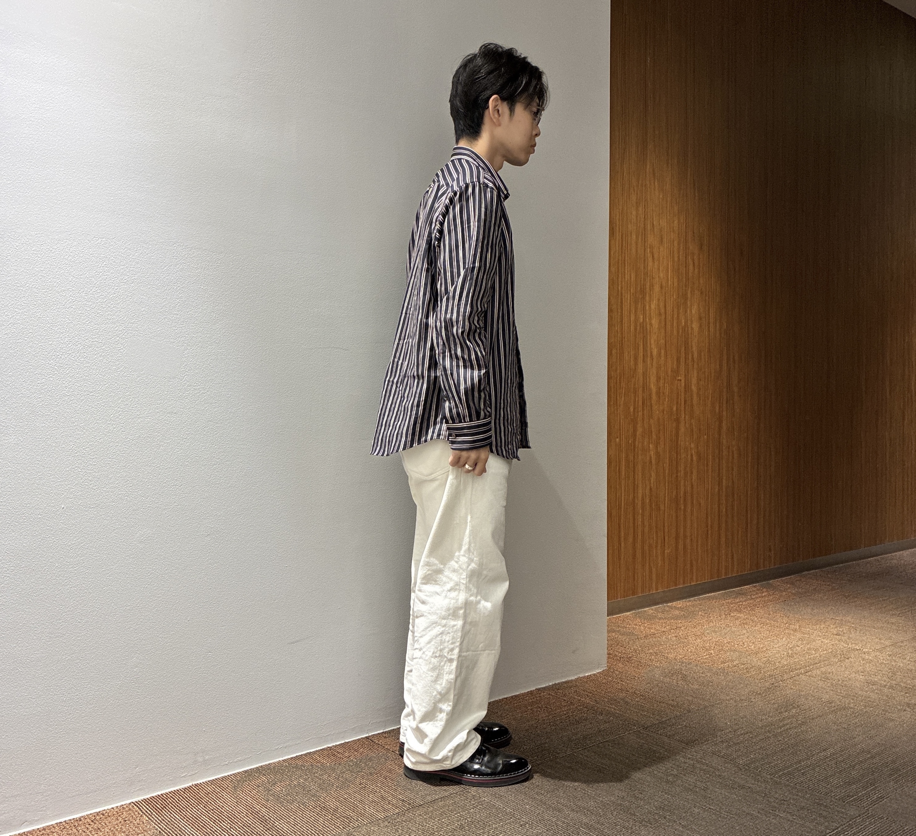 わいずみさんの「TAKEO KIKUCHI｜【BOWLER HAT LABEL】日本製オルタネートストライプシャツ」を使ったコーディネート