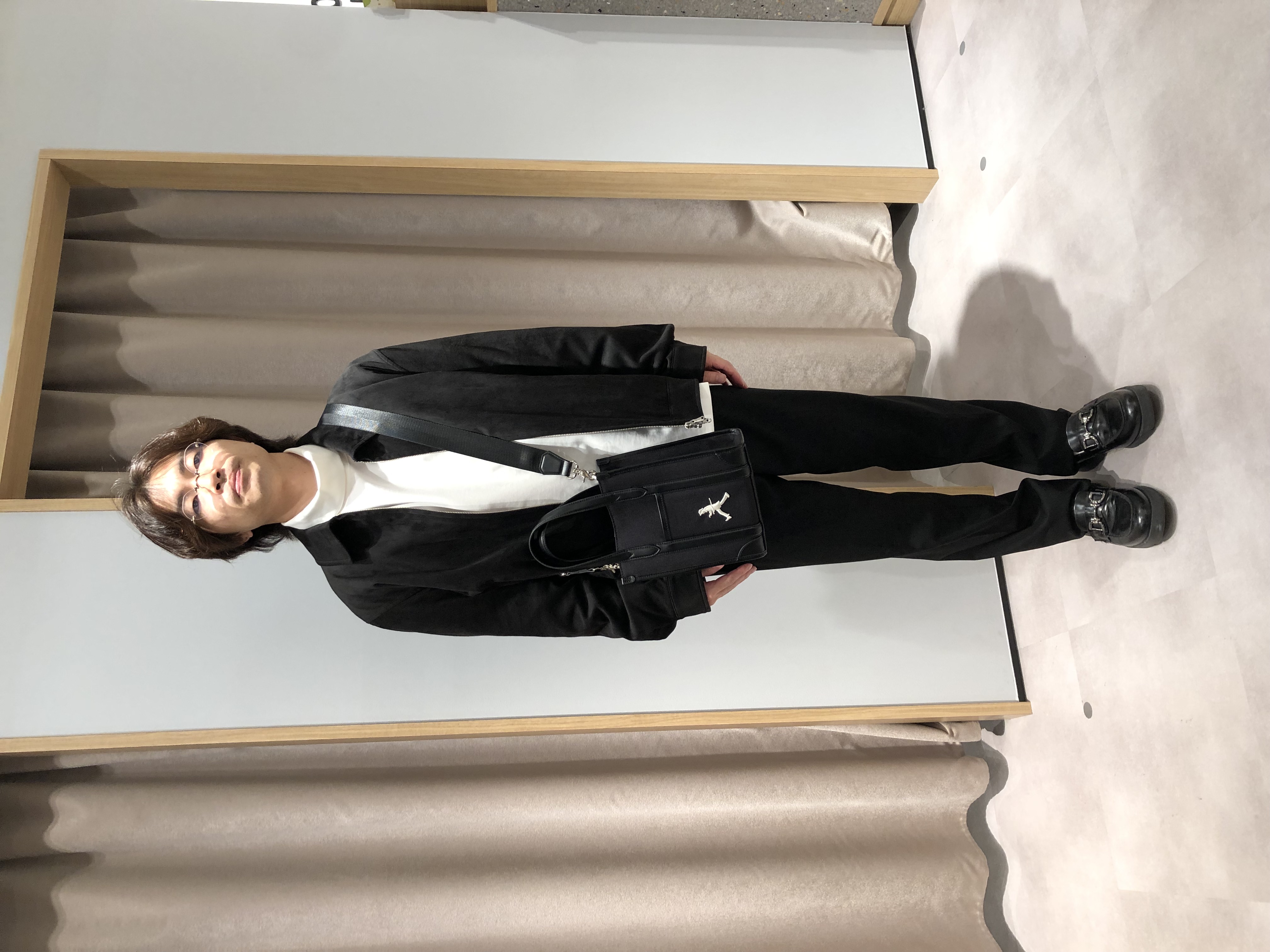 平塚郁博さんの「TAKEO KIKUCHI｜バックプリーツ ボックスシルエット ジップ ブルゾン」を使ったコーディネート