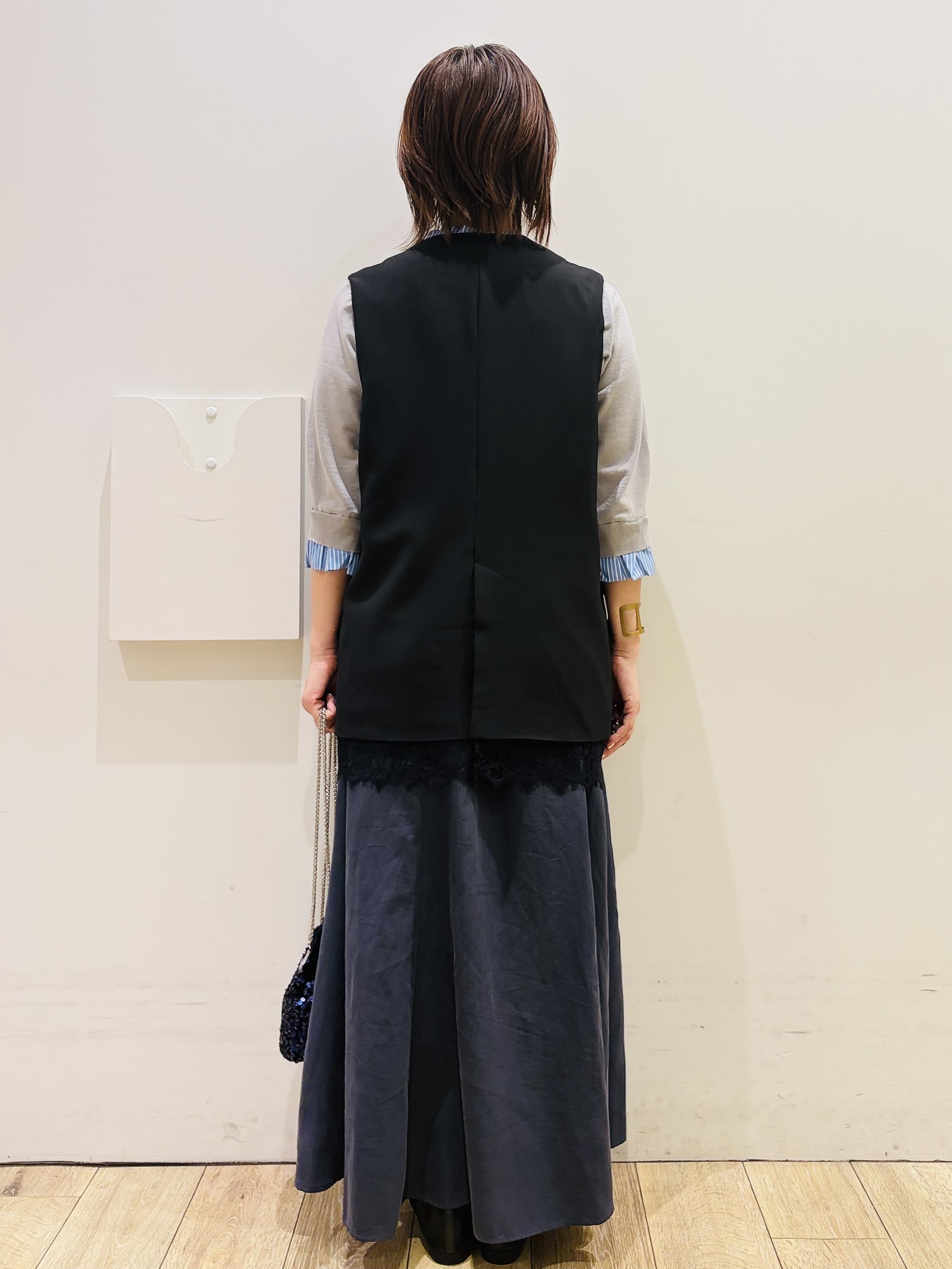 YUKOさんの「index｜裾レースVネックジレ【2WAY ／洗濯機OK】」を使ったコーディネート