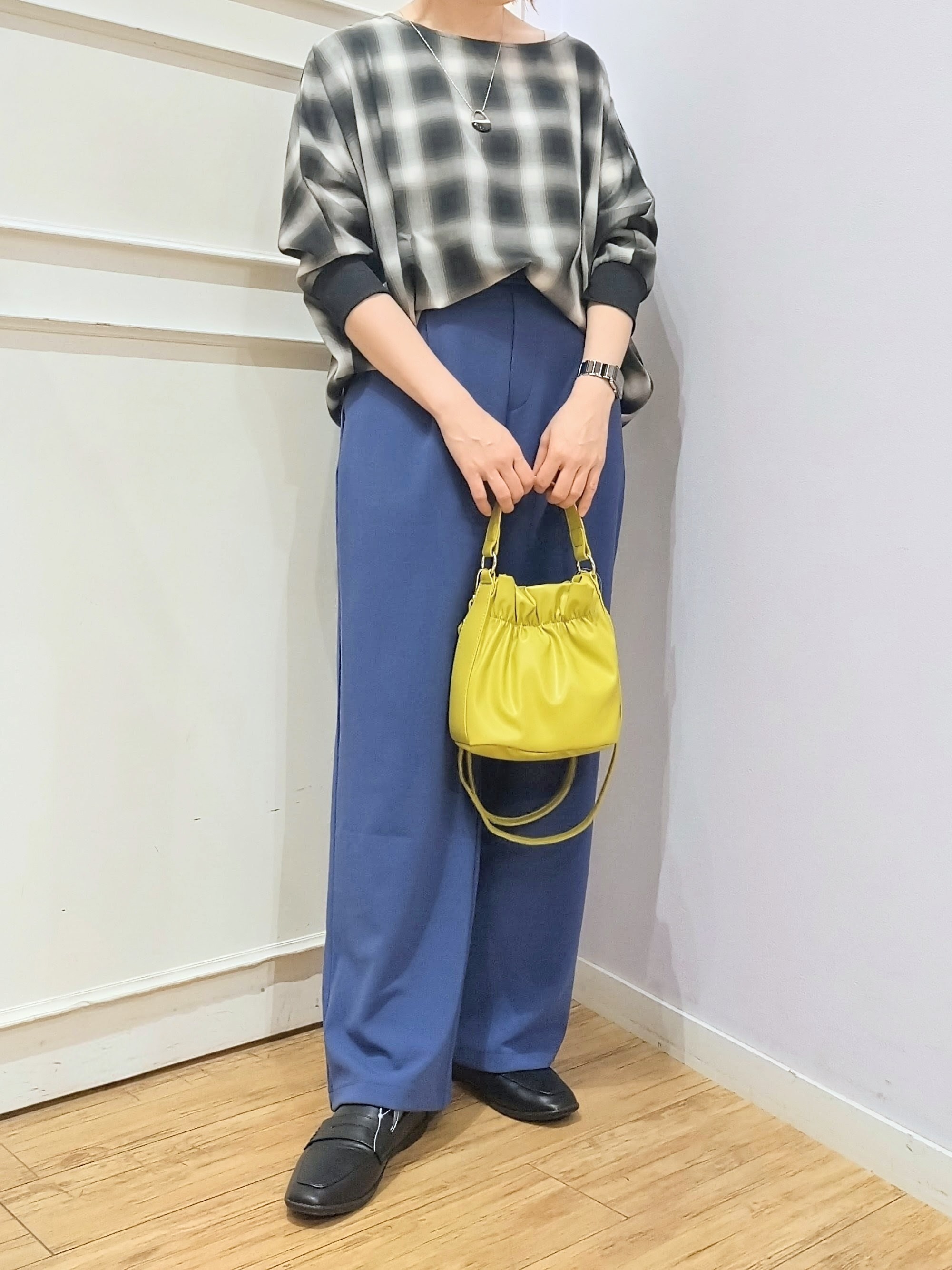 miomioさんの「SHOO･LA･RUE｜【着丈選べる/洗濯後しわになりにくい】インせず着られる ドルマンブラウス」を使ったコーディネート