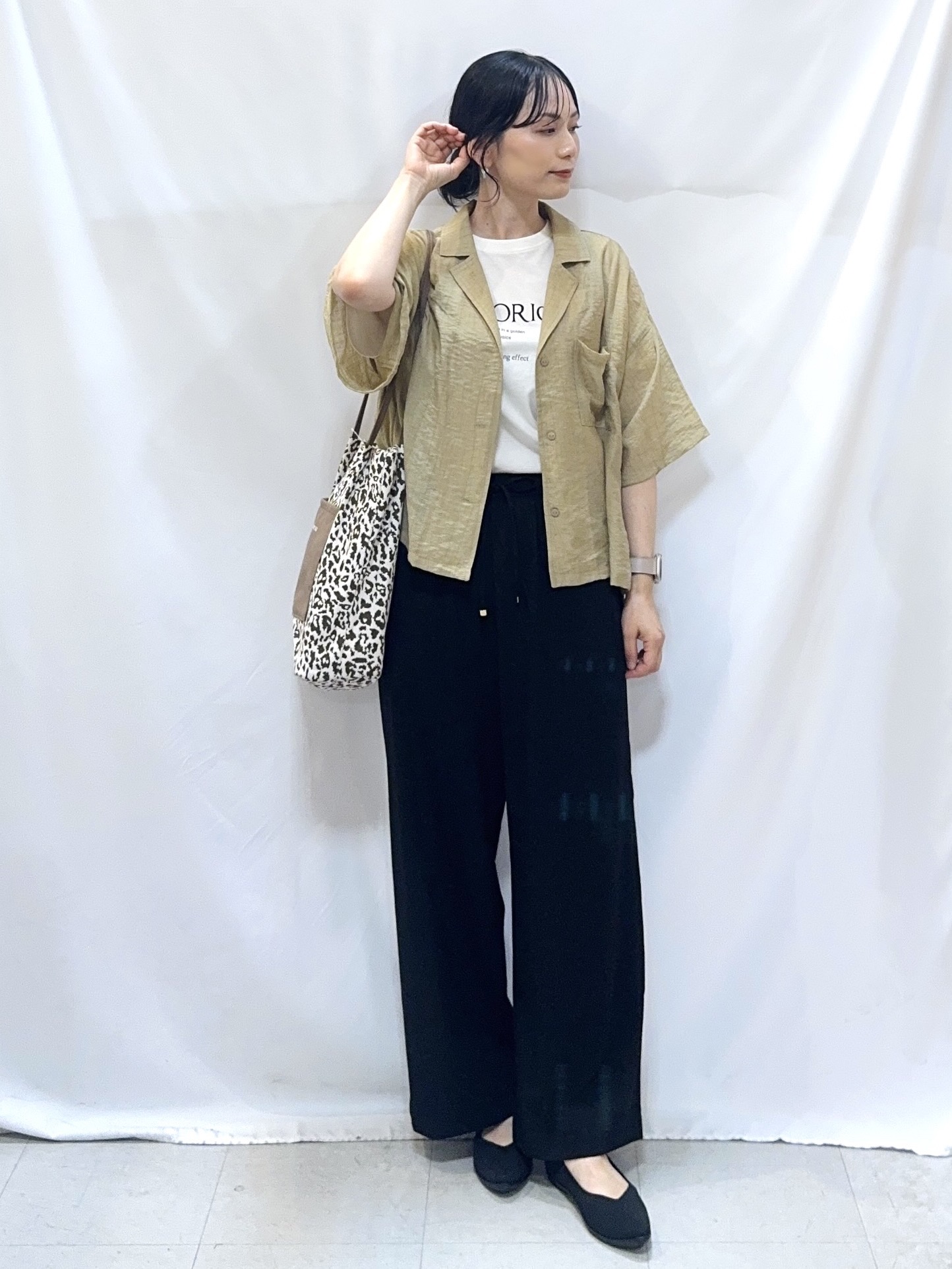 𝐇𝐢𝐫𝐨𝐦𝐢さんの「SHOO･LA･RUE｜【S-LL/5分袖/洗濯機可】抜け感たっぷり 程よい透け感のポケット付きシャツ」を使ったコーディネート