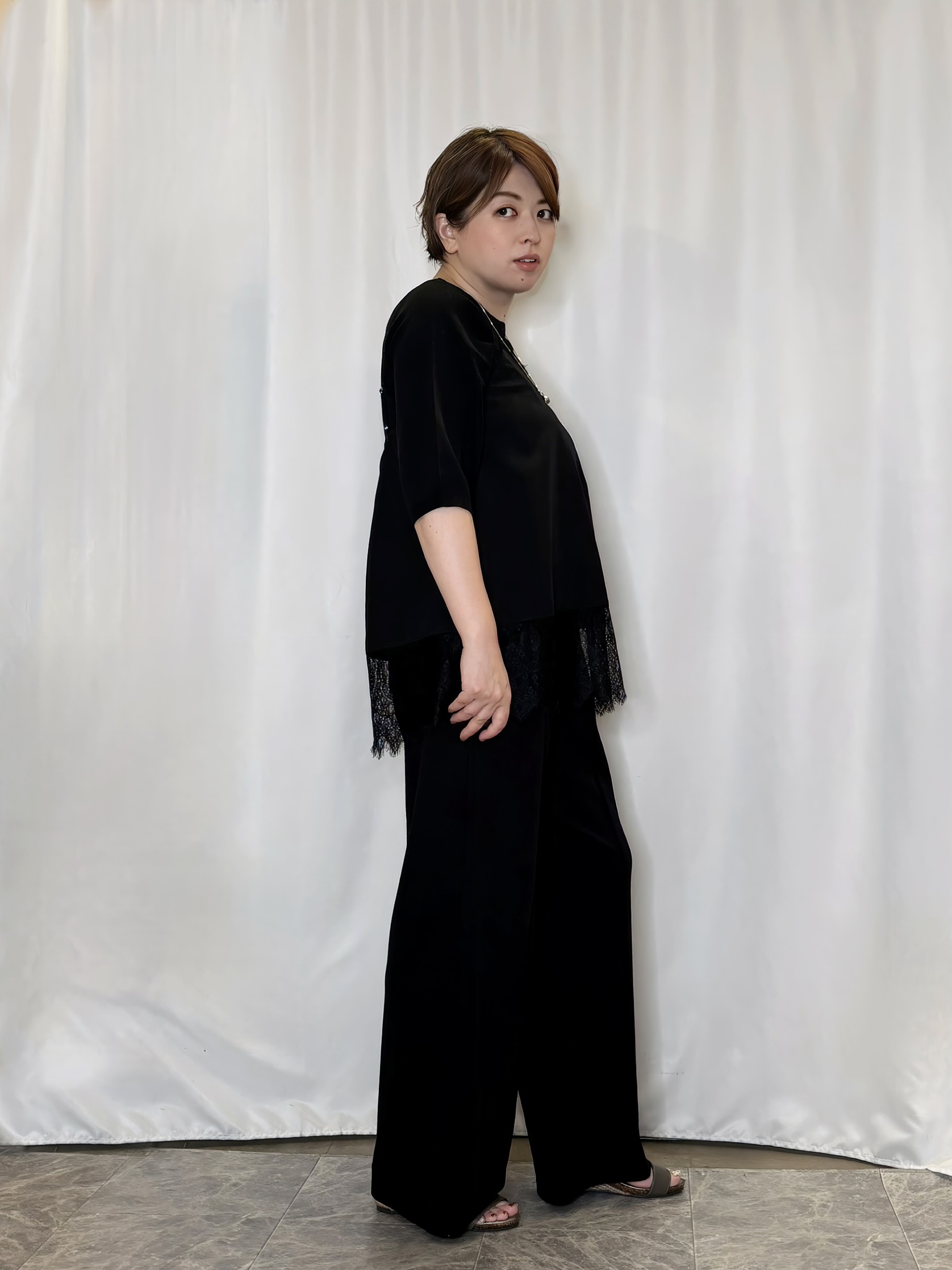 たみさんの「SHOO･LA･RUE｜【ガンガン洗える/UV/毛玉になりにくい】二の腕見せない 5分袖ニット」を使ったコーディネート