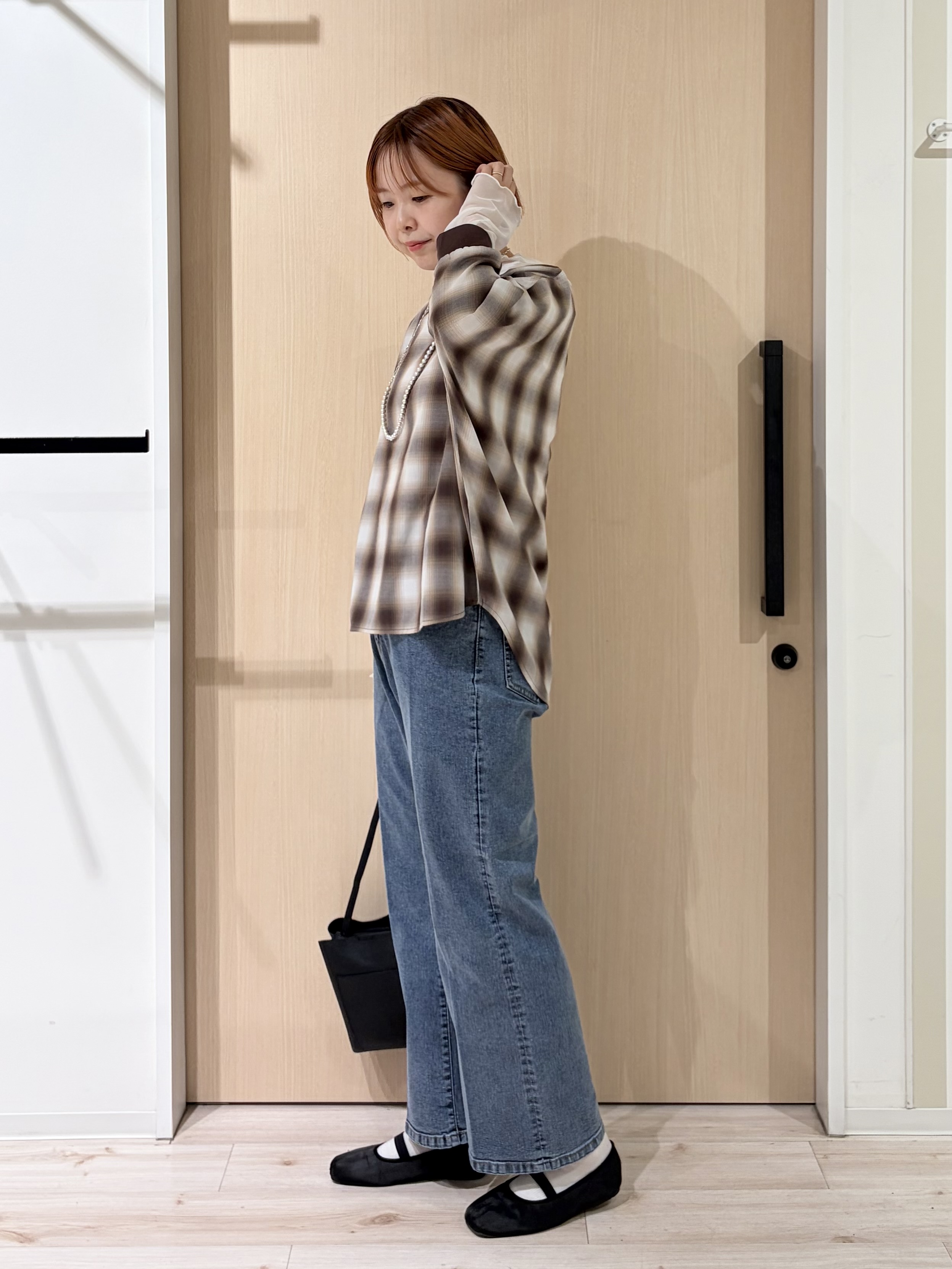 ひらしーさんの「SHOO･LA･RUE｜【着丈選べる/洗濯後しわになりにくい】インせず着られる ドルマンブラウス」を使ったコーディネート