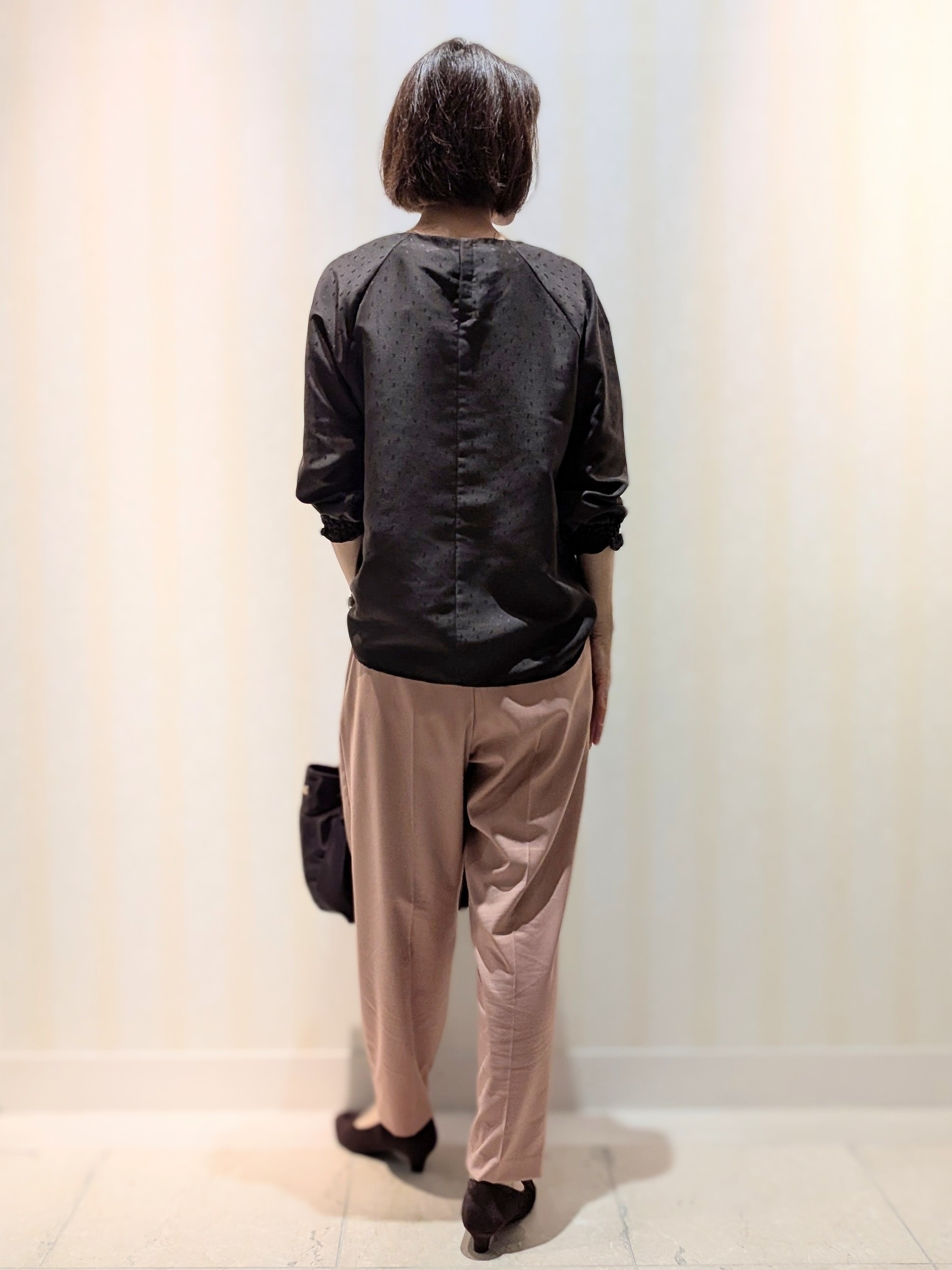 Ariさんの「Reflect｜タックデザイン ラグランスリーブブラウス」を使ったコーディネート
