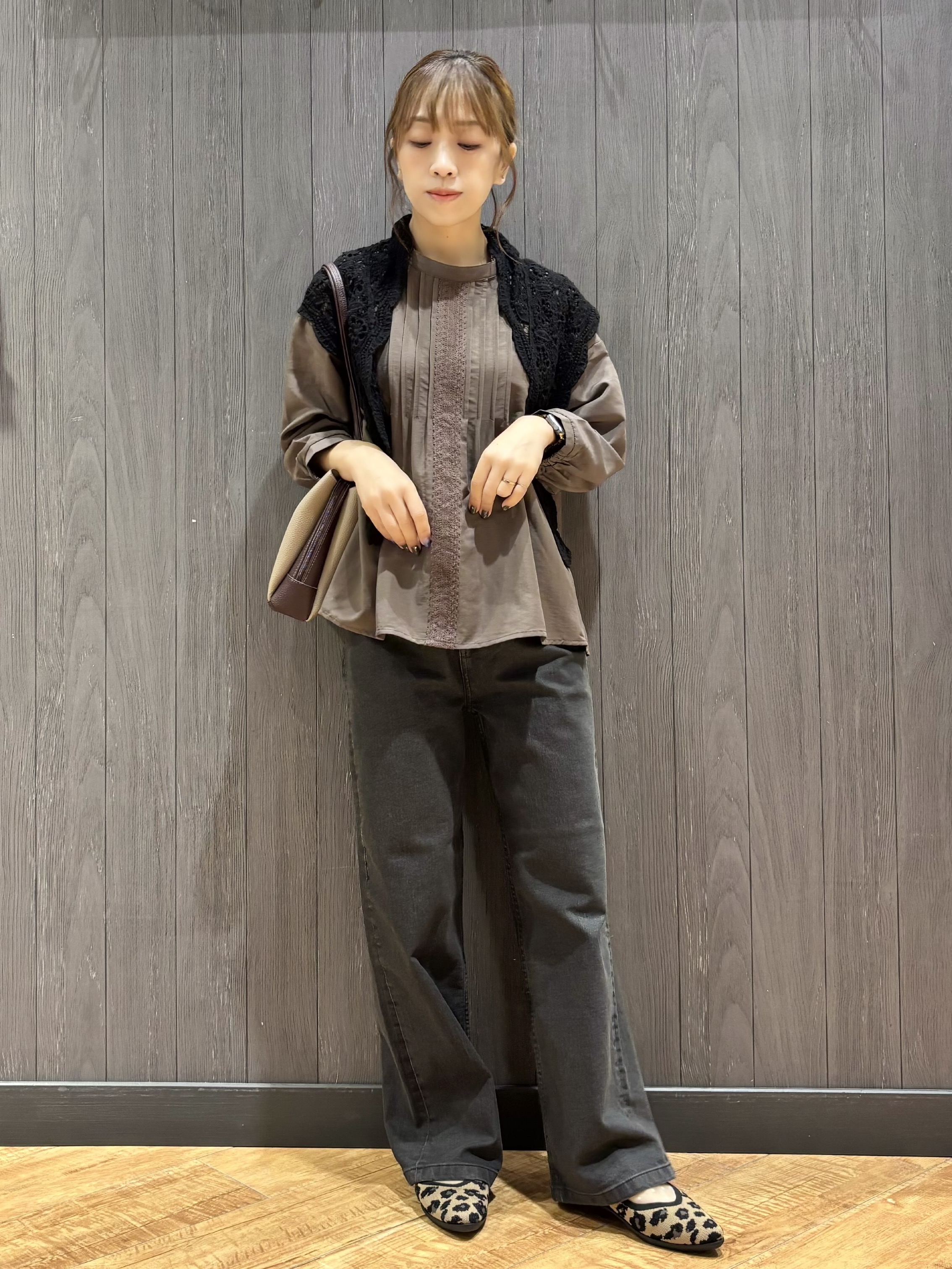 meiさんの「SHOO･LA･RUE｜【S-LL/洗濯機可】1枚で華やかに フロントレース7分袖ブラウス」を使ったコーディネート