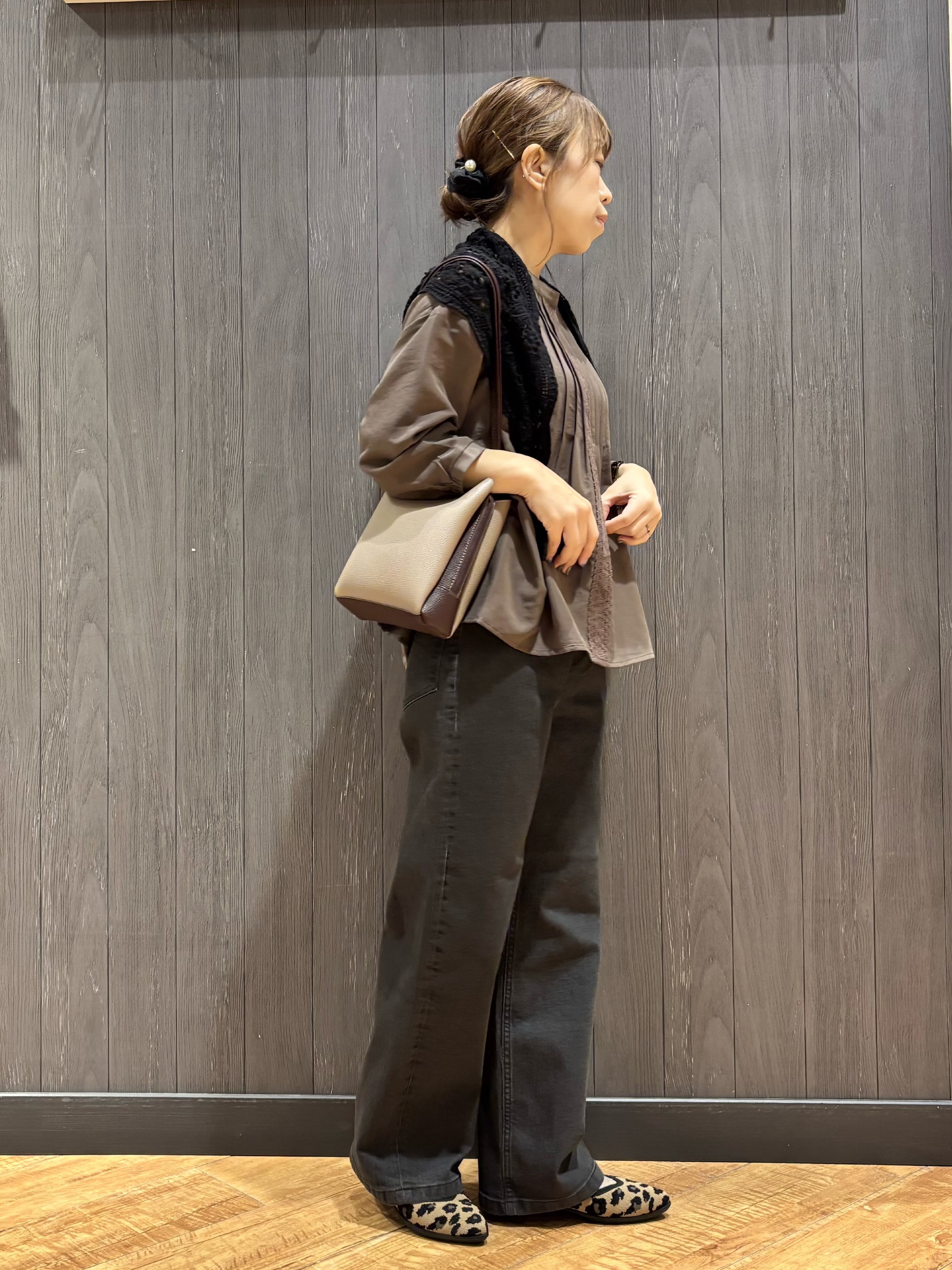 meiさんの「SHOO･LA･RUE｜【S-LL/洗濯機可】1枚で華やかに フロントレース7分袖ブラウス」を使ったコーディネート