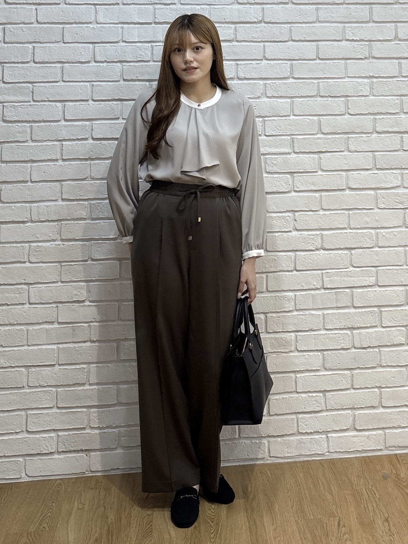sayaさんの「SHOO･LA･RUE｜【通勤/UV//S-LL】大人の上品スタイルに ボウタイ風ブラウス」を使ったコーディネート