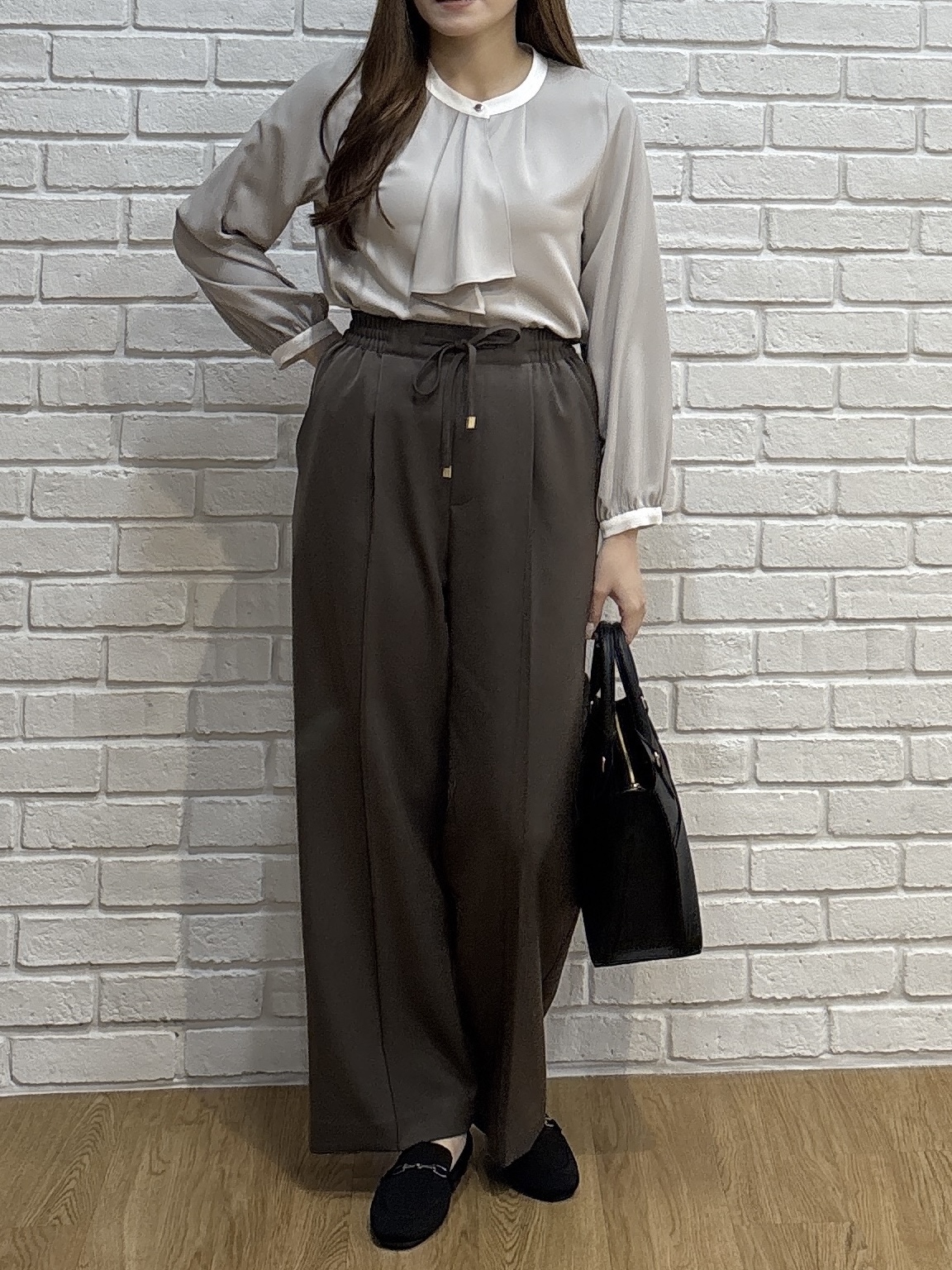 sayaさんの「SHOO･LA･RUE｜【通勤/UV//S-LL】大人の上品スタイルに ボウタイ風ブラウス」を使ったコーディネート
