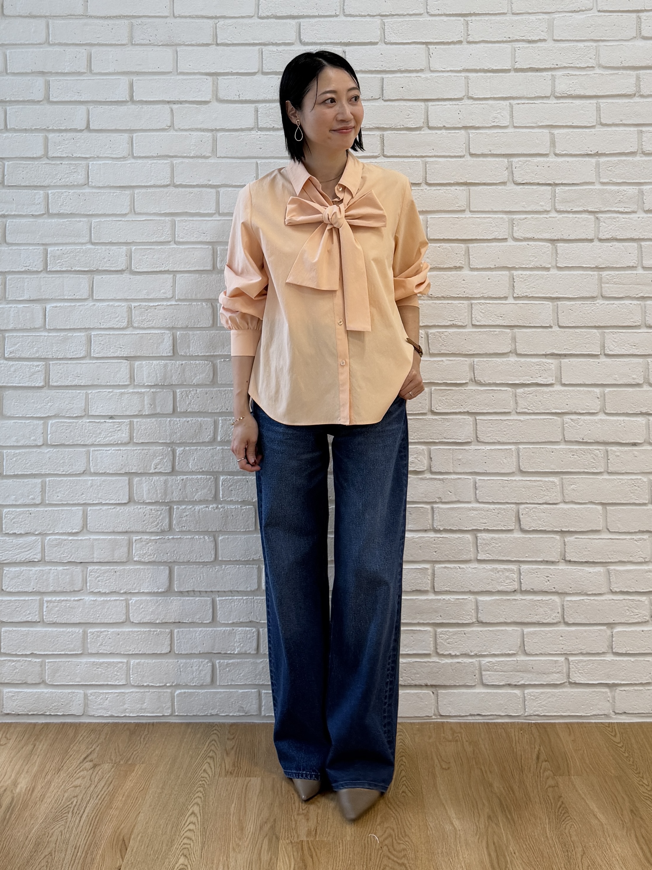 shihoさんの「INDIVI｜【接触冷感／ストレッチ◎】取外し可ボウタイシャツ」を使ったコーディネート