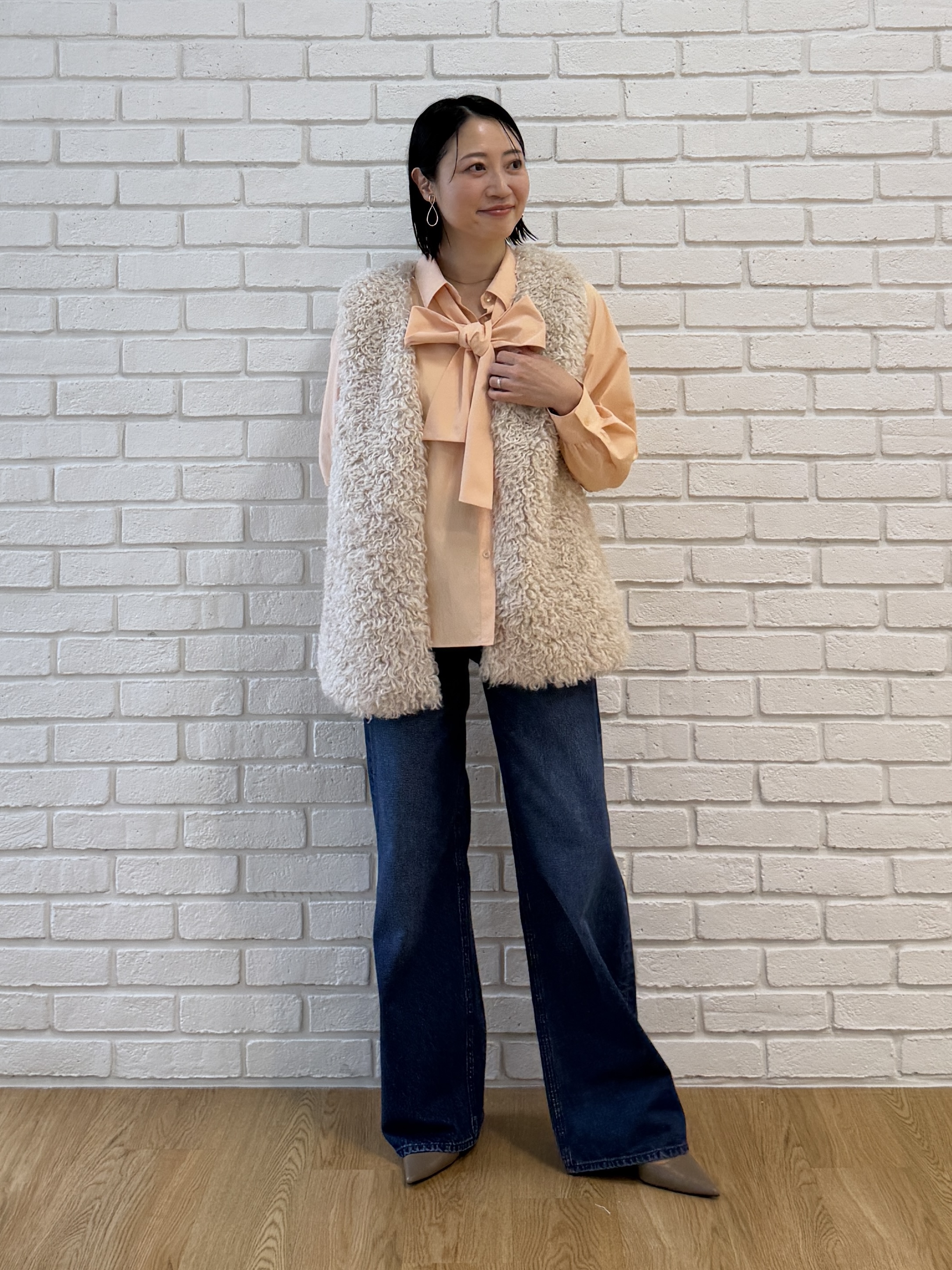 shihoさんの「INDIVI｜【合皮／ショルダー付】スエード調ミドルバッグ」を使ったコーディネート