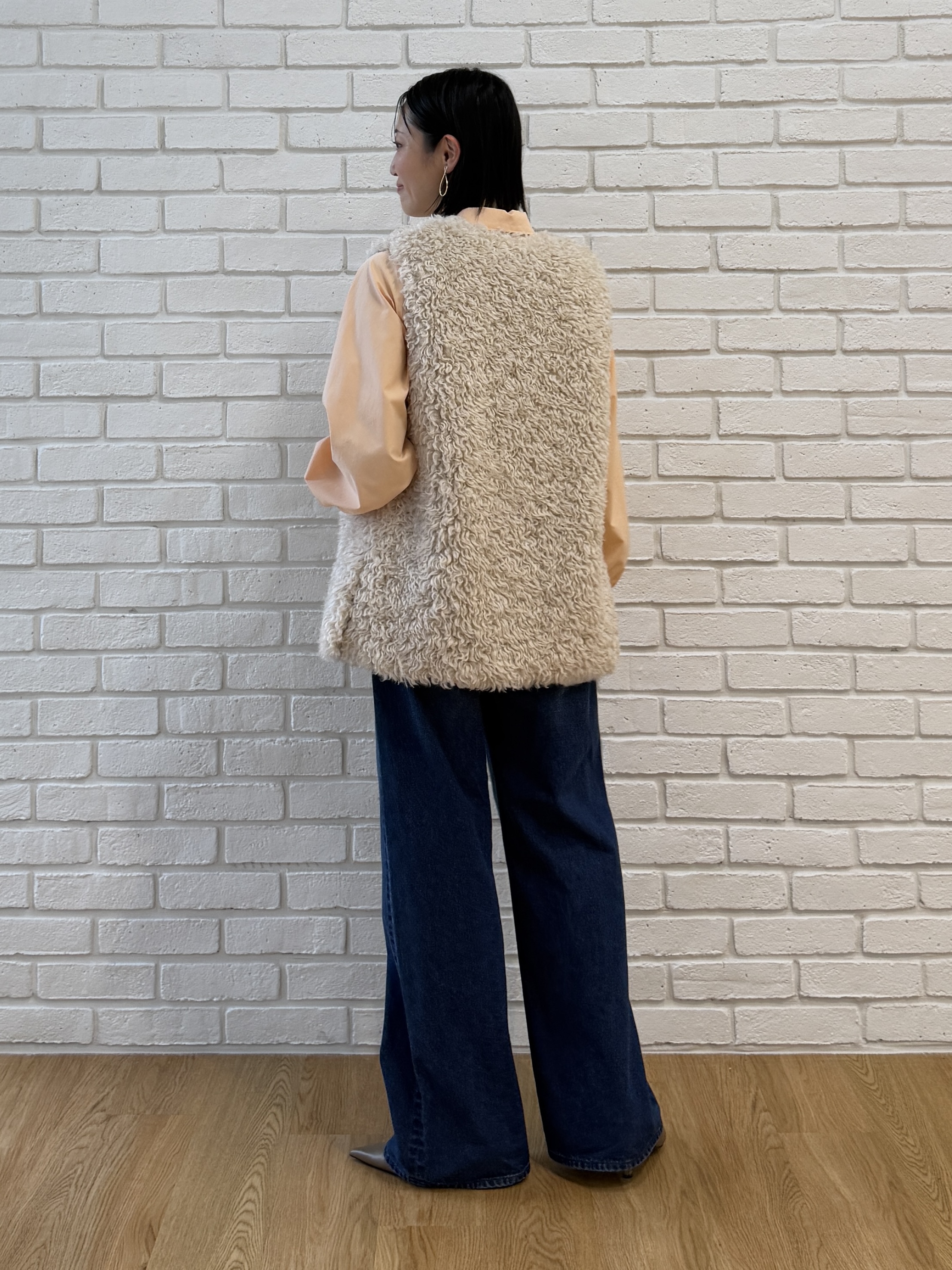 shihoさんの「INDIVI｜【合皮／ショルダー付】スエード調ミドルバッグ」を使ったコーディネート