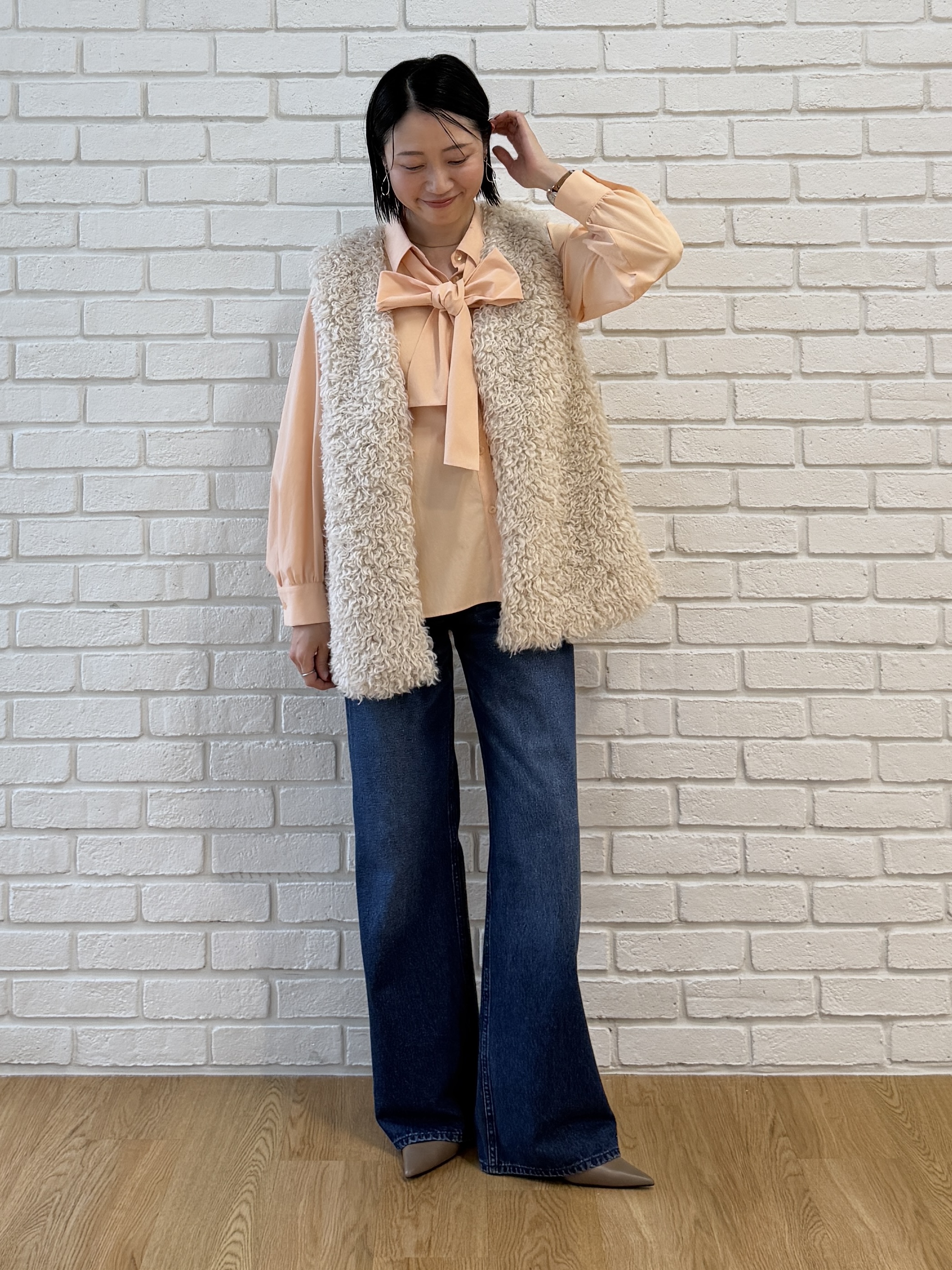 shihoさんの「INDIVI｜【合皮／ショルダー付】スエード調ミドルバッグ」を使ったコーディネート