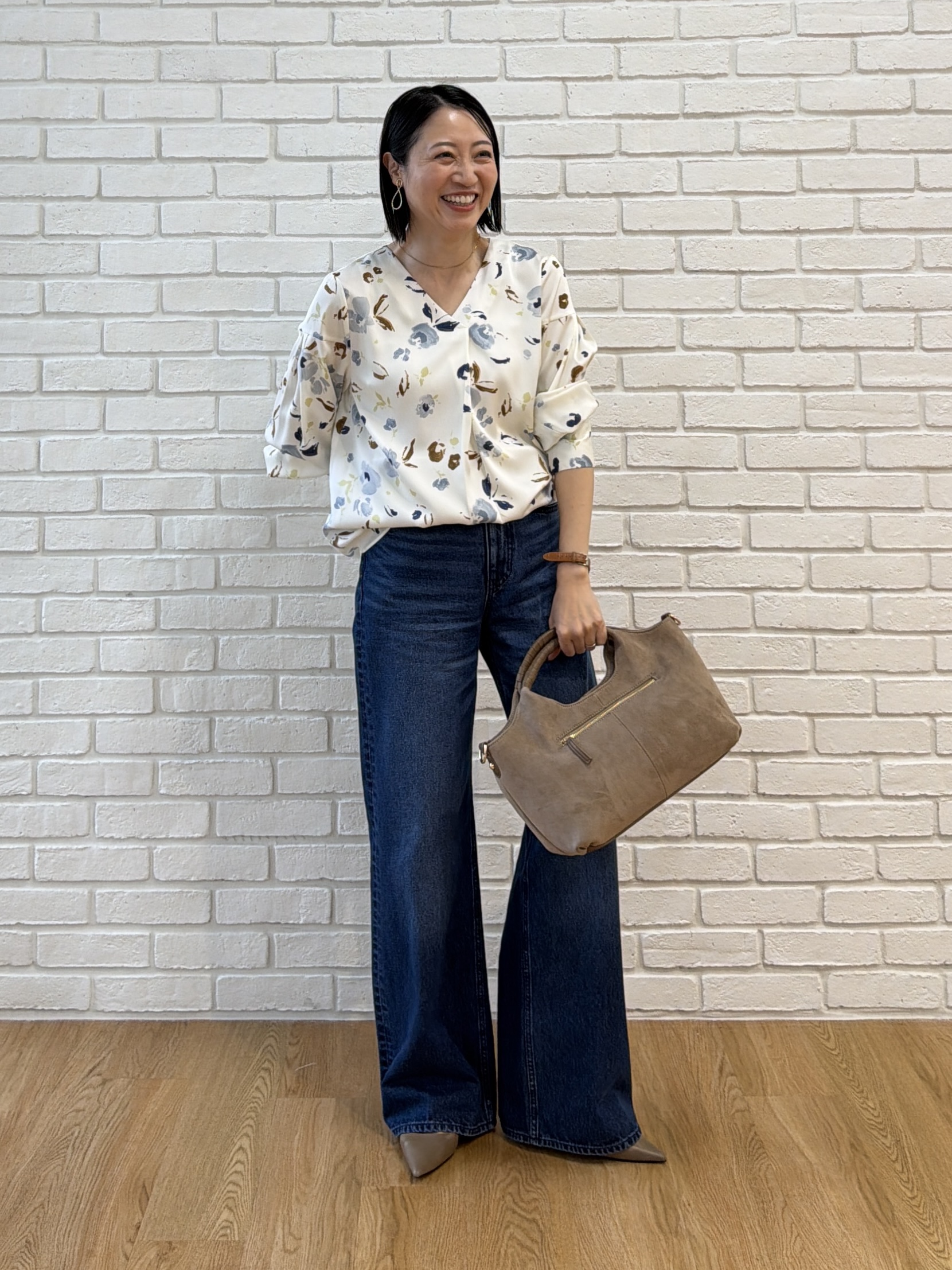 shihoさんの「INDIVI｜【映える1枚】花柄プリントブラウス」を使ったコーディネート