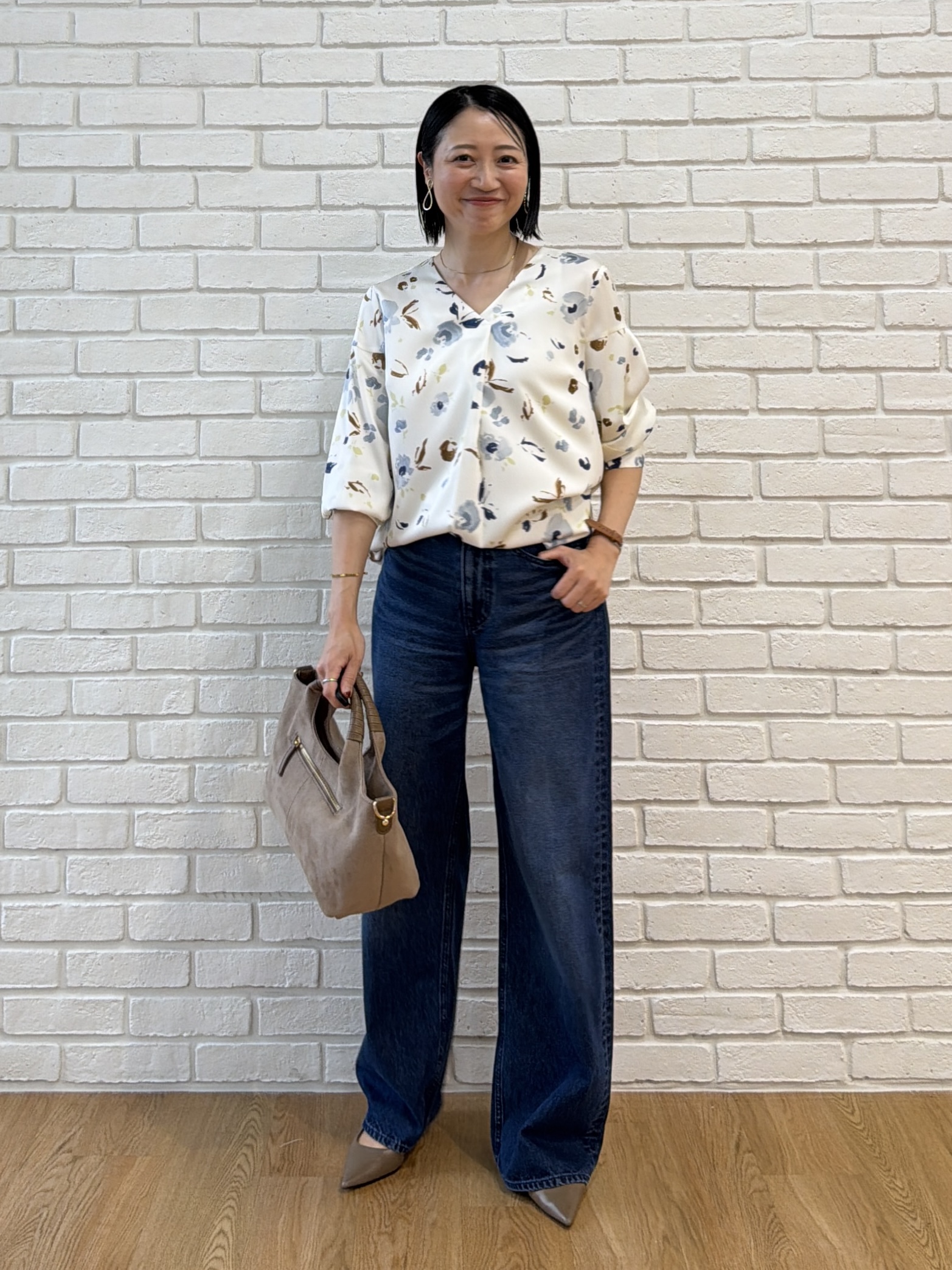 shihoさんの「INDIVI｜【映える1枚】花柄プリントブラウス」を使ったコーディネート