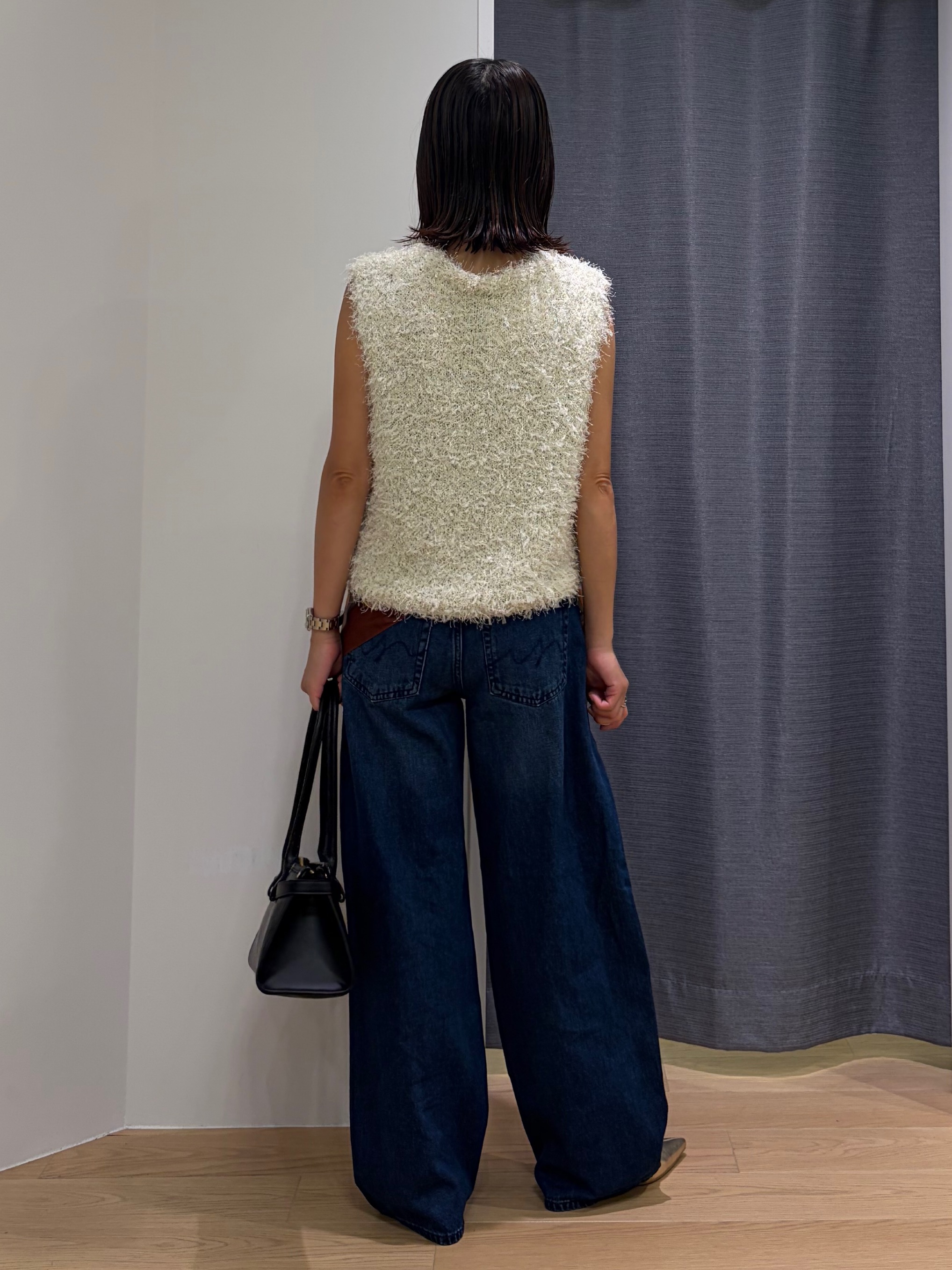 Mikoさんの「INDIVI｜【洗える】ファンシーヤーンVネックニットベスト」を使ったコーディネート