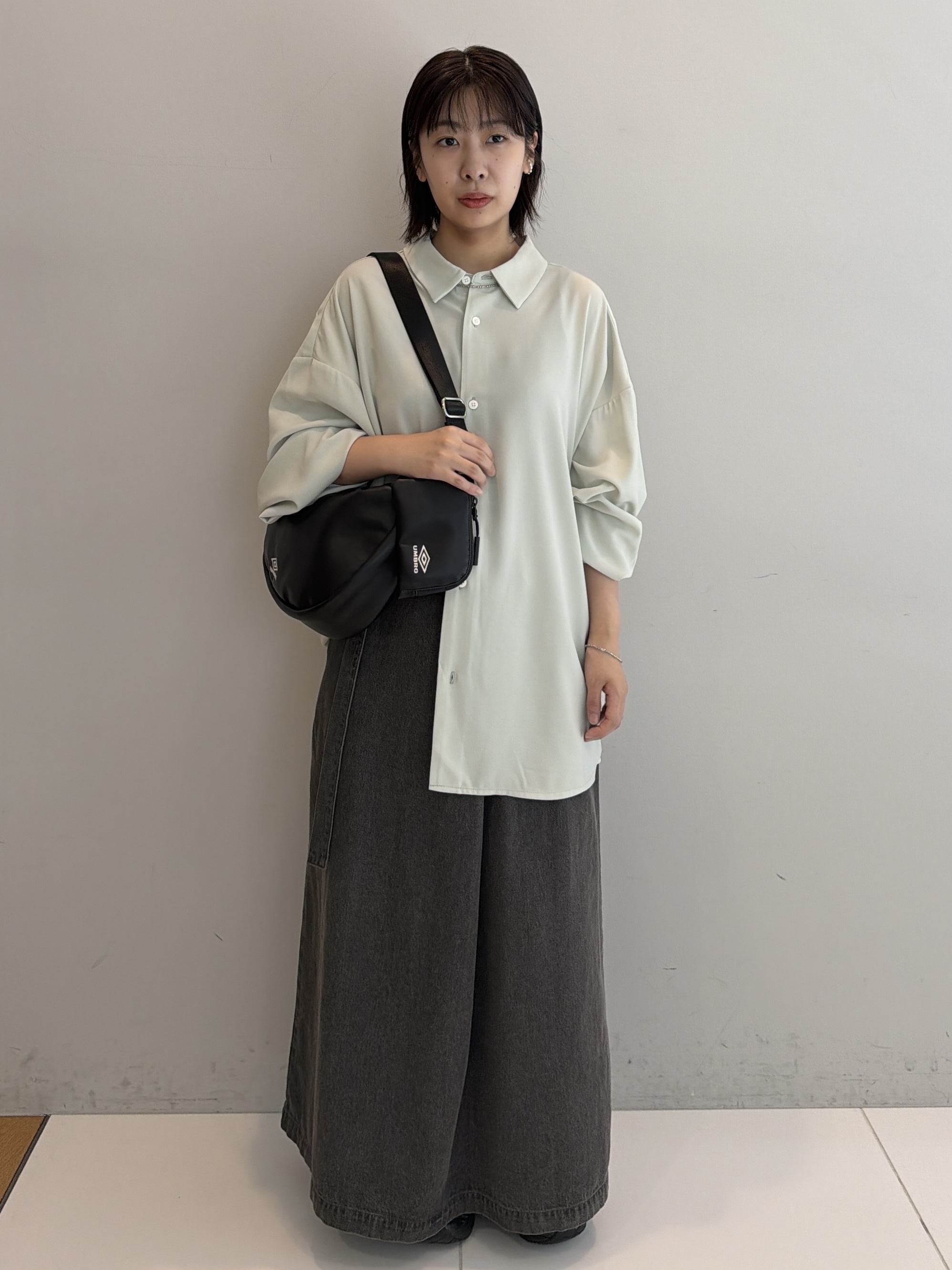 abeさんの「tk.TAKEO KIKUCHI｜【選べる7色】トロミドレープカラーシャツ/トロミ/梨地/7色/レギュラーカラー/長袖」を使ったコーディネート