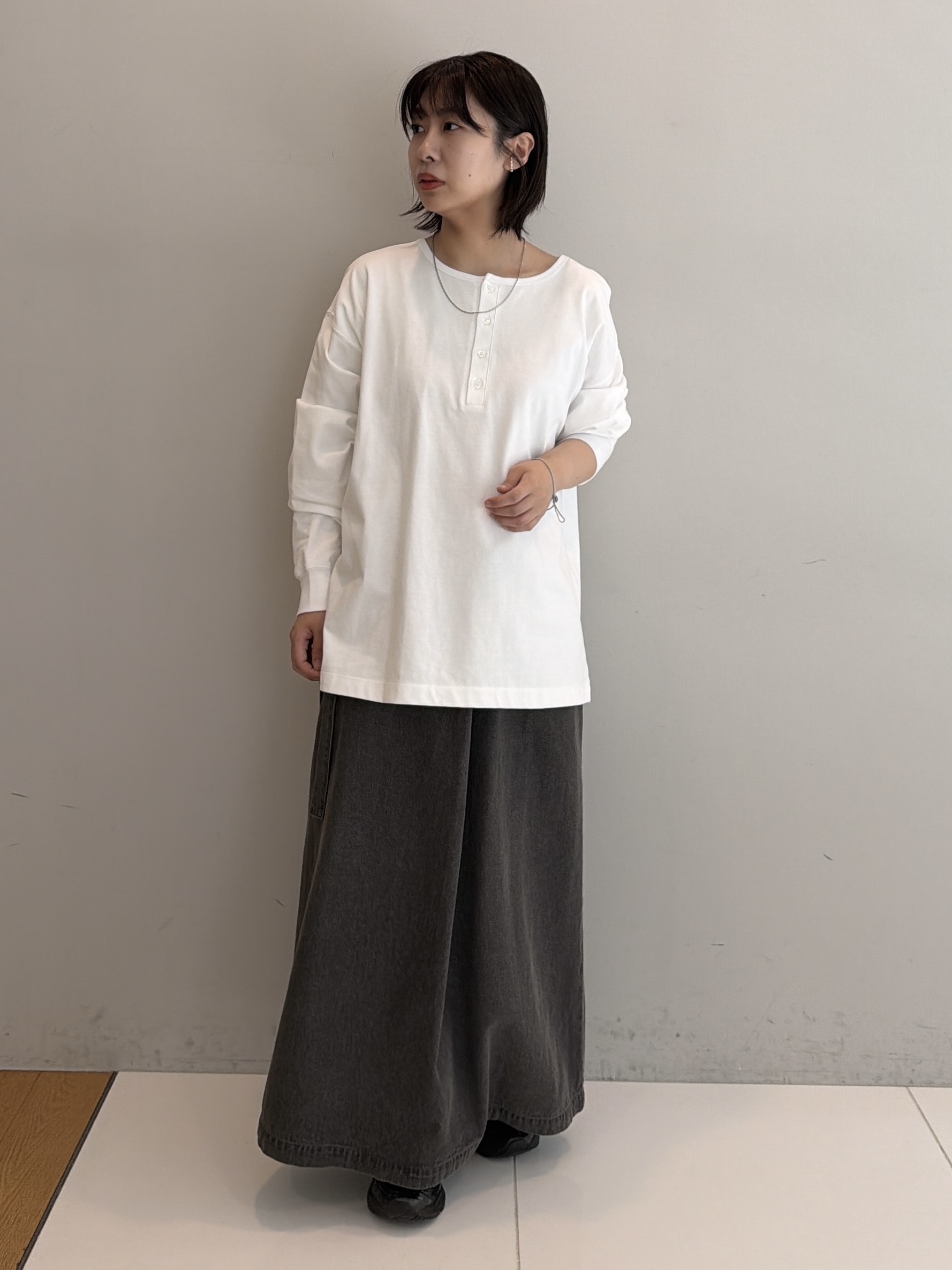 abeさんの「tk.TAKEO KIKUCHI｜ヘンリーネック長袖Tシャツ」を使ったコーディネート