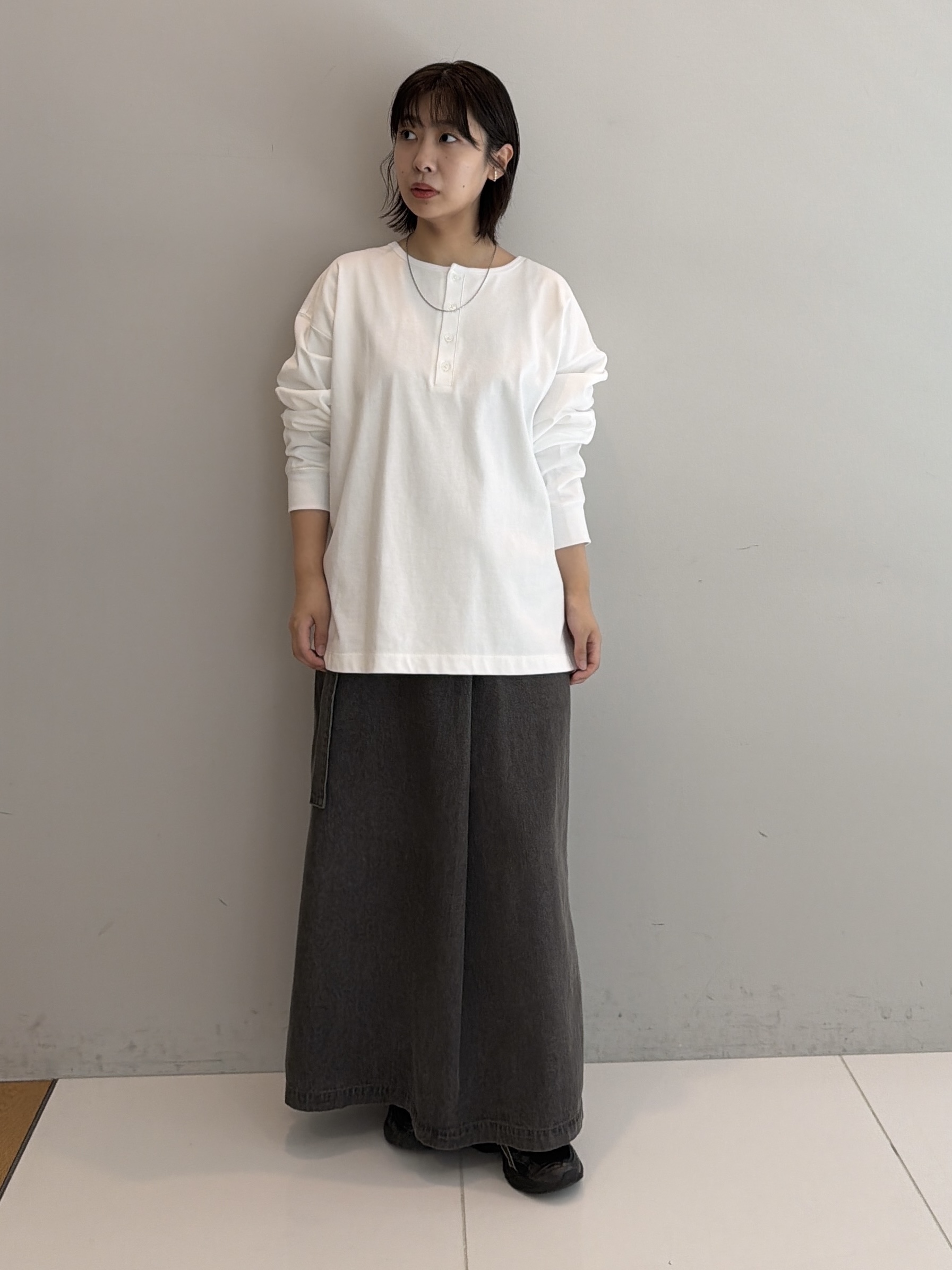 abeさんの「tk.TAKEO KIKUCHI｜ヘンリーネック長袖Tシャツ」を使ったコーディネート