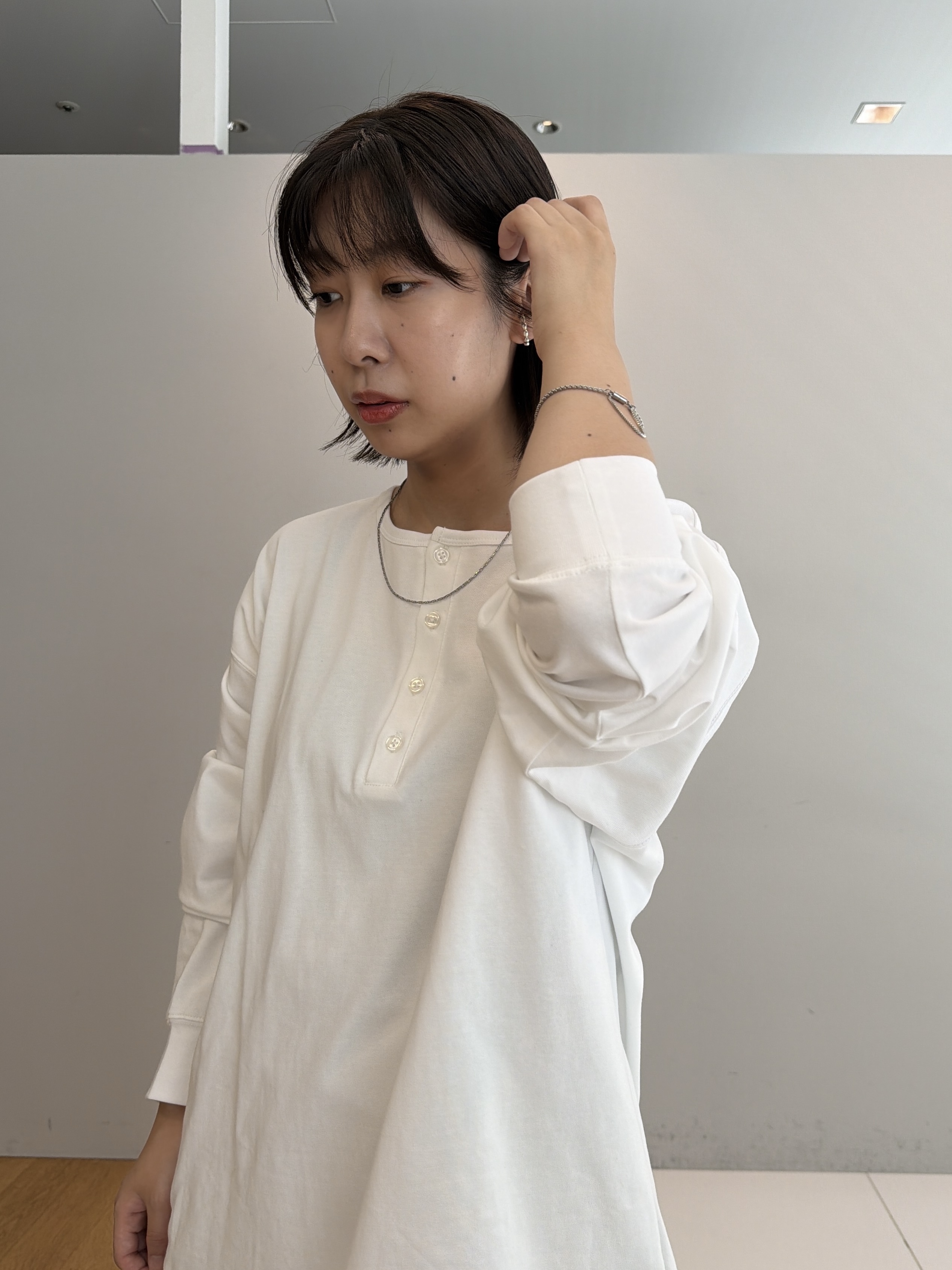 abeさんの「tk.TAKEO KIKUCHI｜ヘンリーネック長袖Tシャツ」を使ったコーディネート
