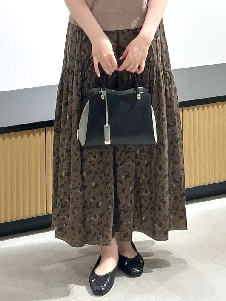 sayaさんの「OPAQUE.CLIP｜【森絵梨佳さん着用】2WAY衿ドッキングニット《洗濯機OK》」を使ったコーディネート