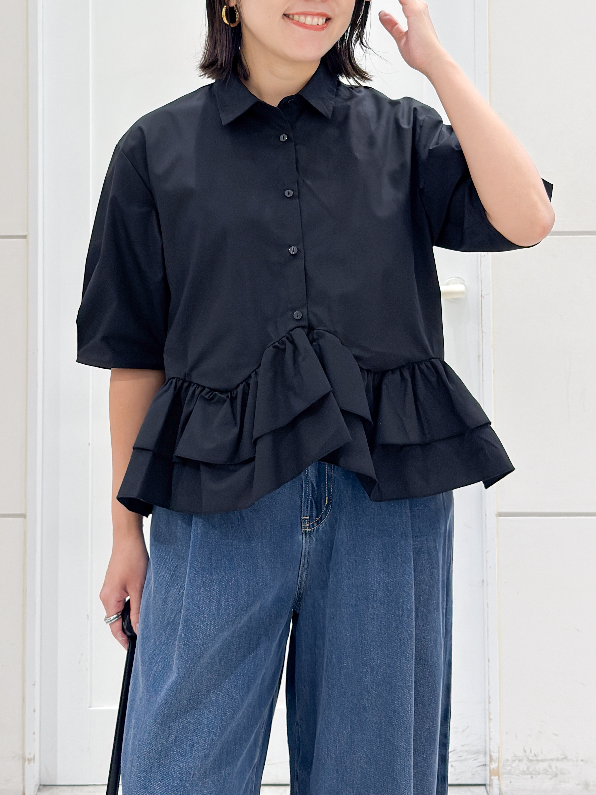 yuka.aさんの「OPAQUE.CLIP｜裾ラッフルデザインブラウス【洗濯機OK】」を使ったコーディネート