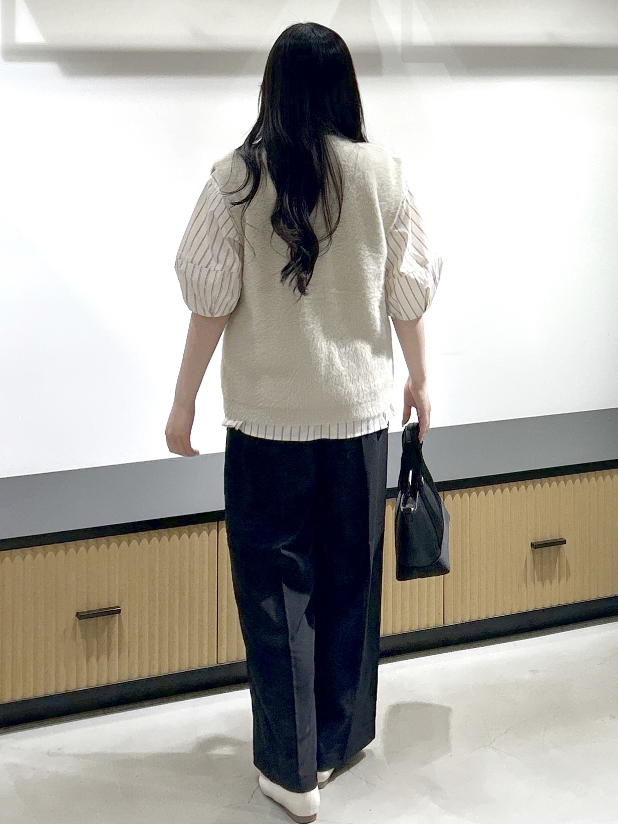sayaさんの「OPAQUE.CLIP｜フェザーヤーンニットベスト【洗濯機OK】」を使ったコーディネート