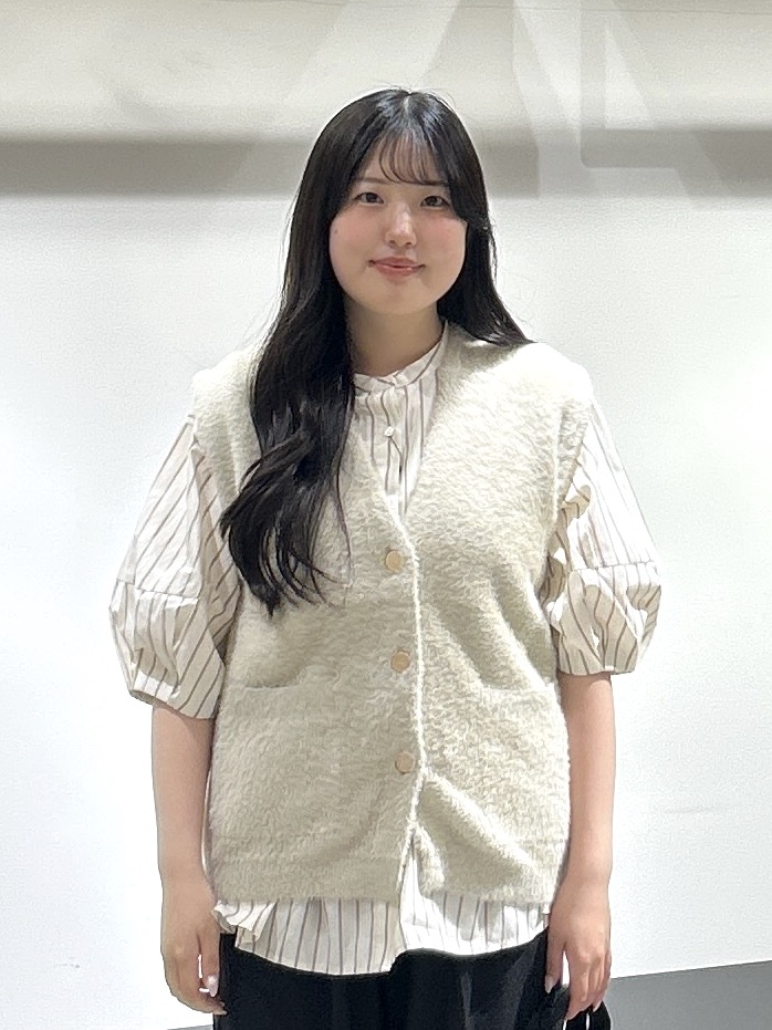 sayaさんの「OPAQUE.CLIP｜フェザーヤーンニットベスト【洗濯機OK】」を使ったコーディネート