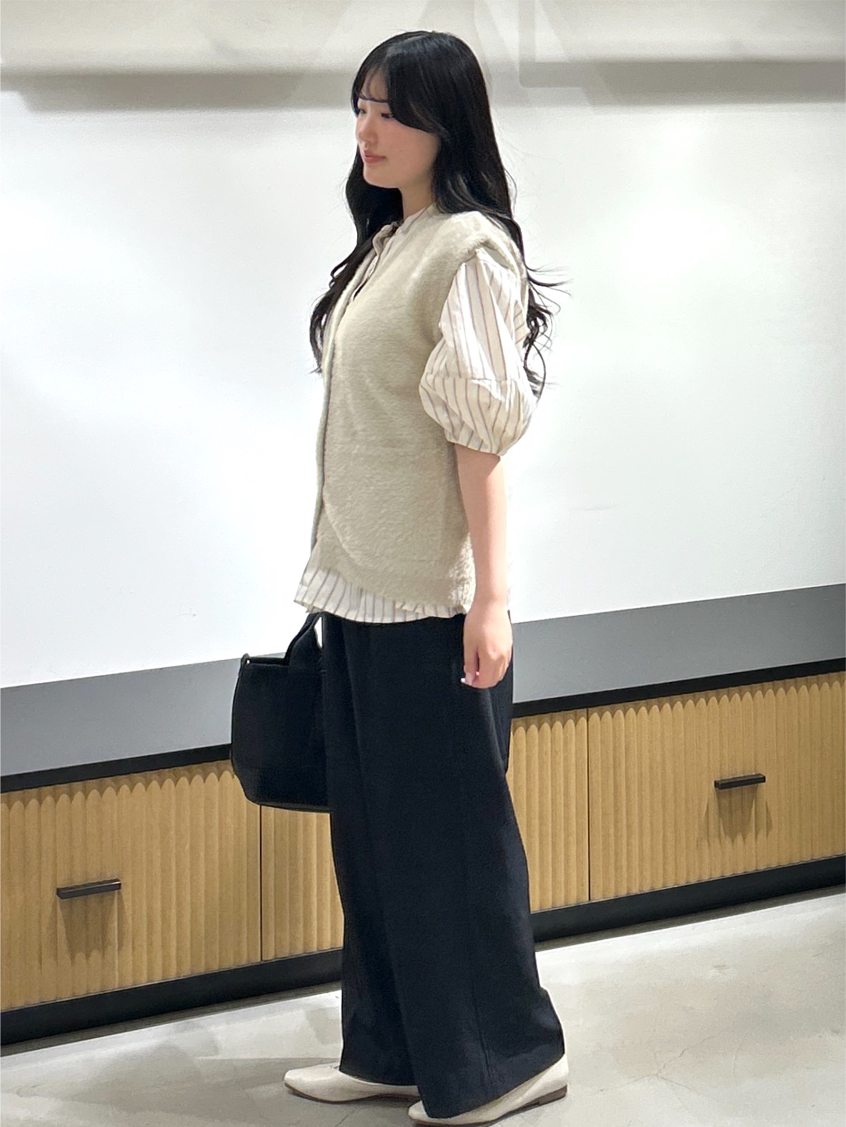 sayaさんの「OPAQUE.CLIP｜フェザーヤーンニットベスト【洗濯機OK】」を使ったコーディネート