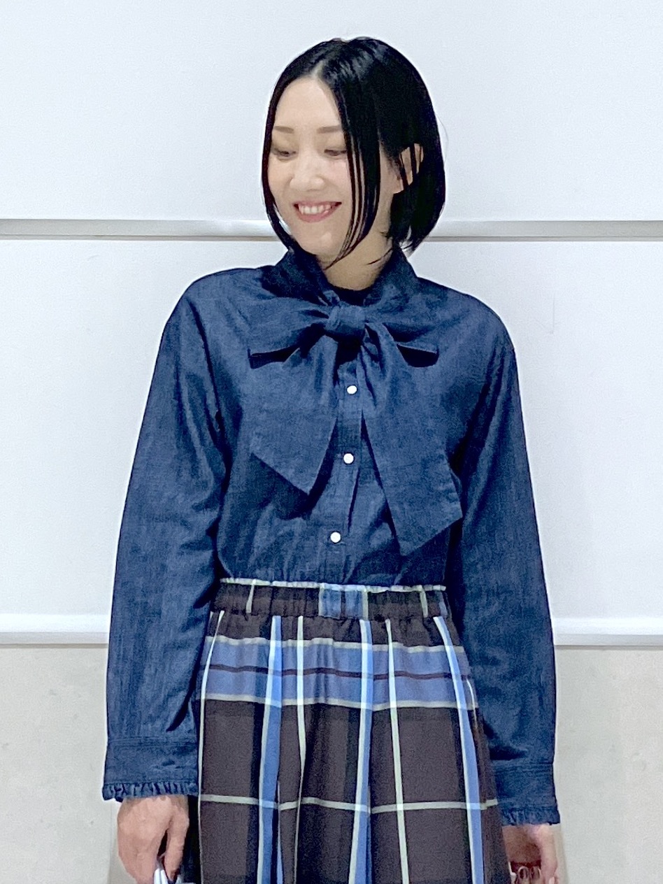 eriko さんの「Dessin｜【ボウタイ取り外し可】2WAYデニムフリルシャツ」を使ったコーディネート