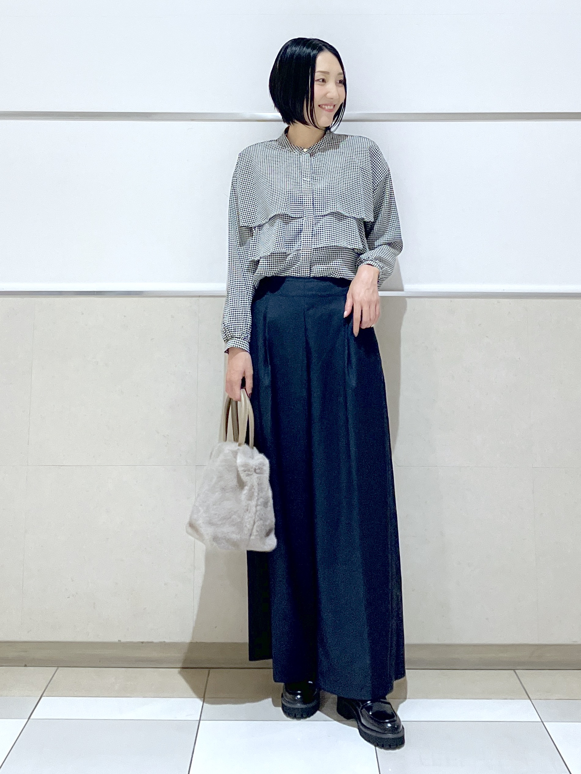 eriko さんの「Dessin｜【秋羽織り/洗える】ハウンドトゥースフリルブラウス」を使ったコーディネート