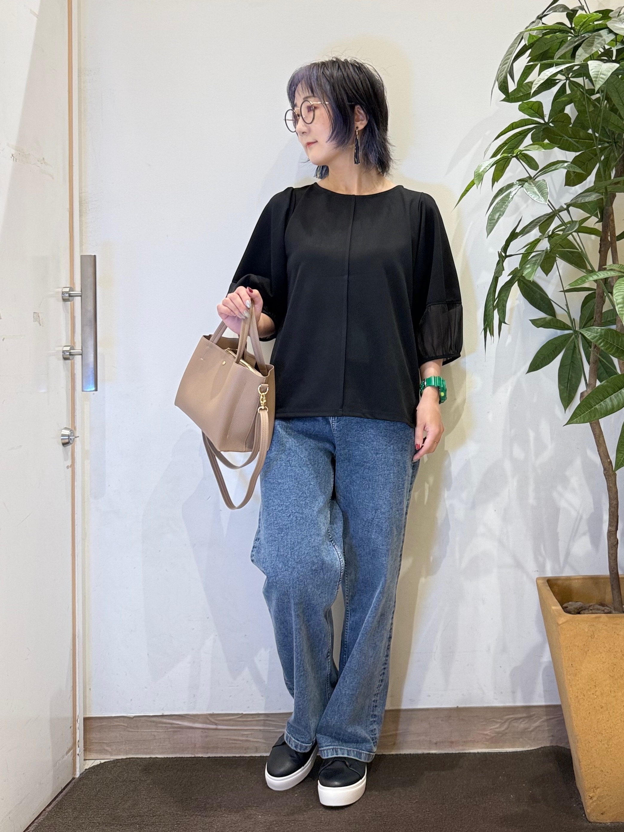 misakiさんの「SHOO･LA･RUE｜【洗濯機可/S-LL】 大人のシアー感 お袖切り替えラウンドネックトップス」を使ったコーディネート