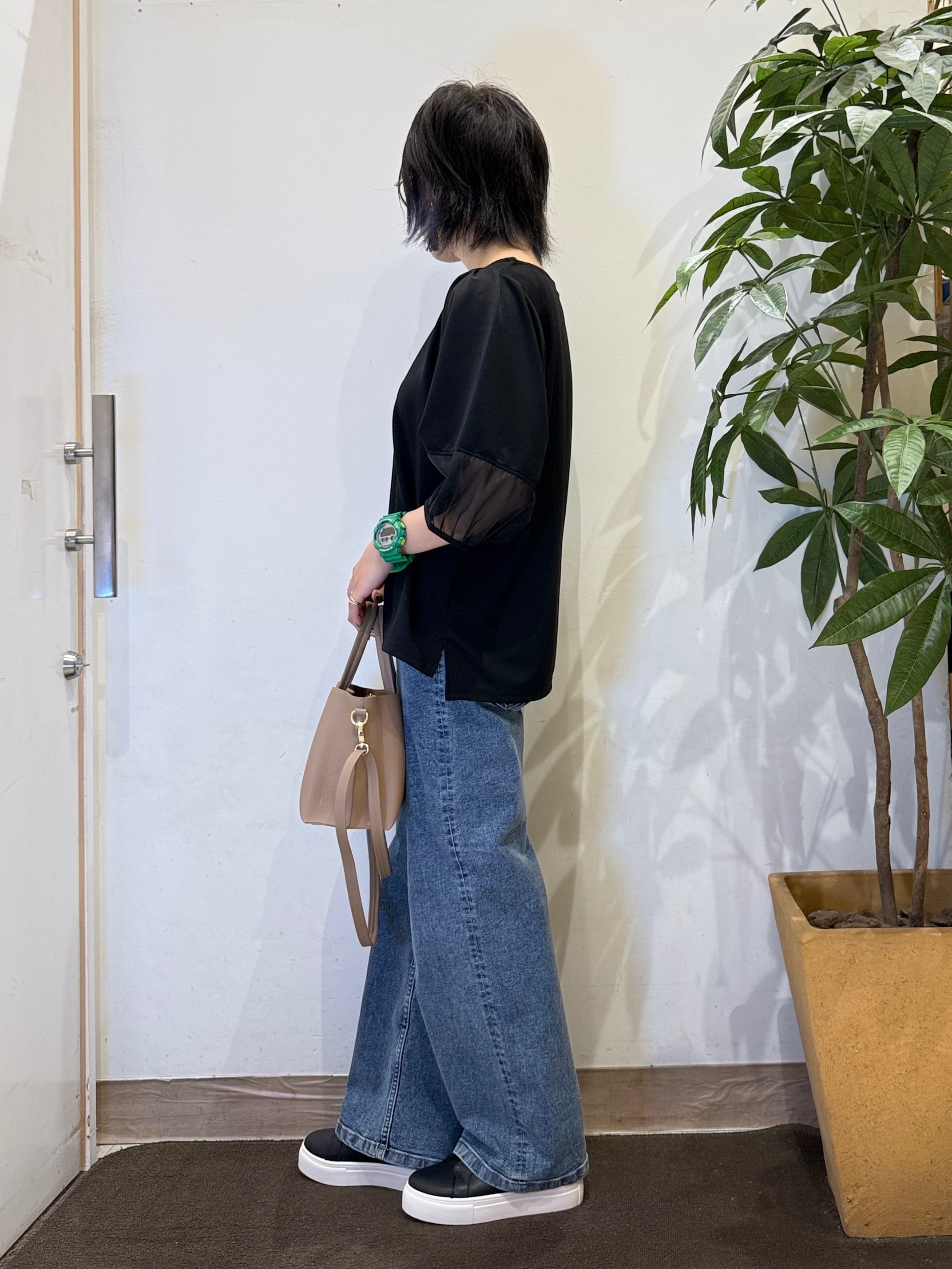 misakiさんの「SHOO･LA･RUE｜【洗濯機可/S-LL】 大人のシアー感 お袖切り替えラウンドネックトップス」を使ったコーディネート