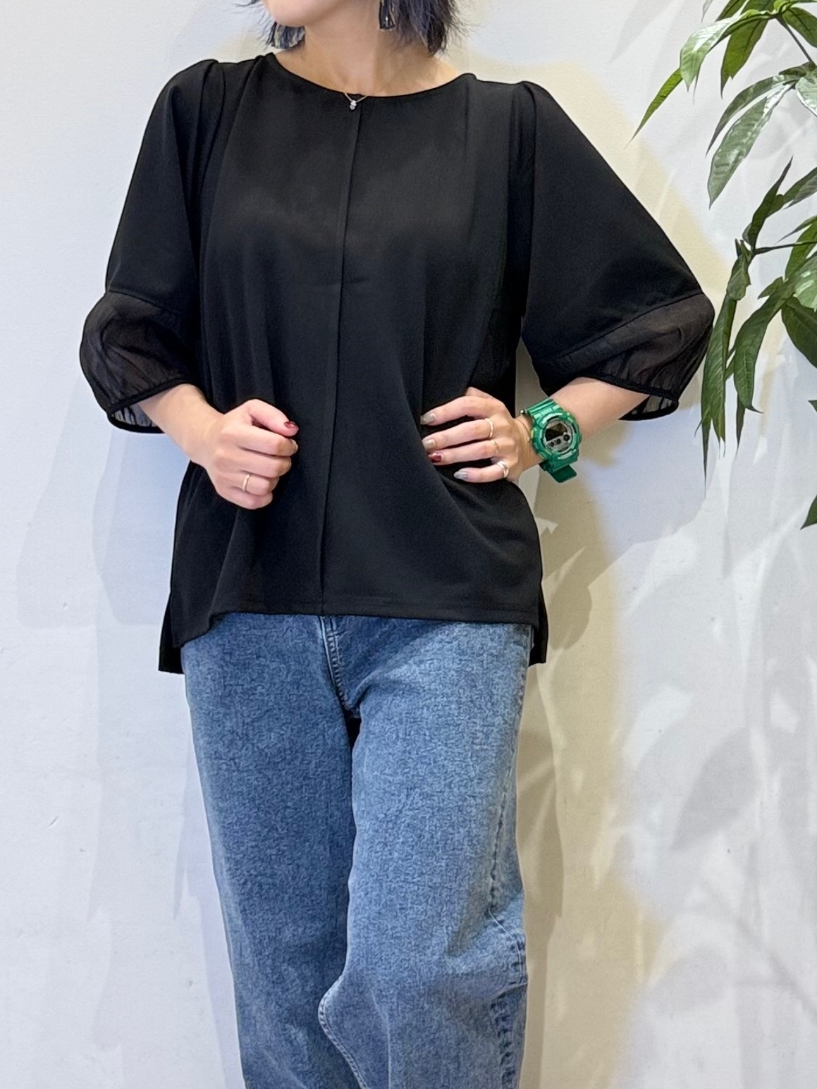 misakiさんの「SHOO･LA･RUE｜【洗濯機可/S-LL】 大人のシアー感 お袖切り替えラウンドネックトップス」を使ったコーディネート