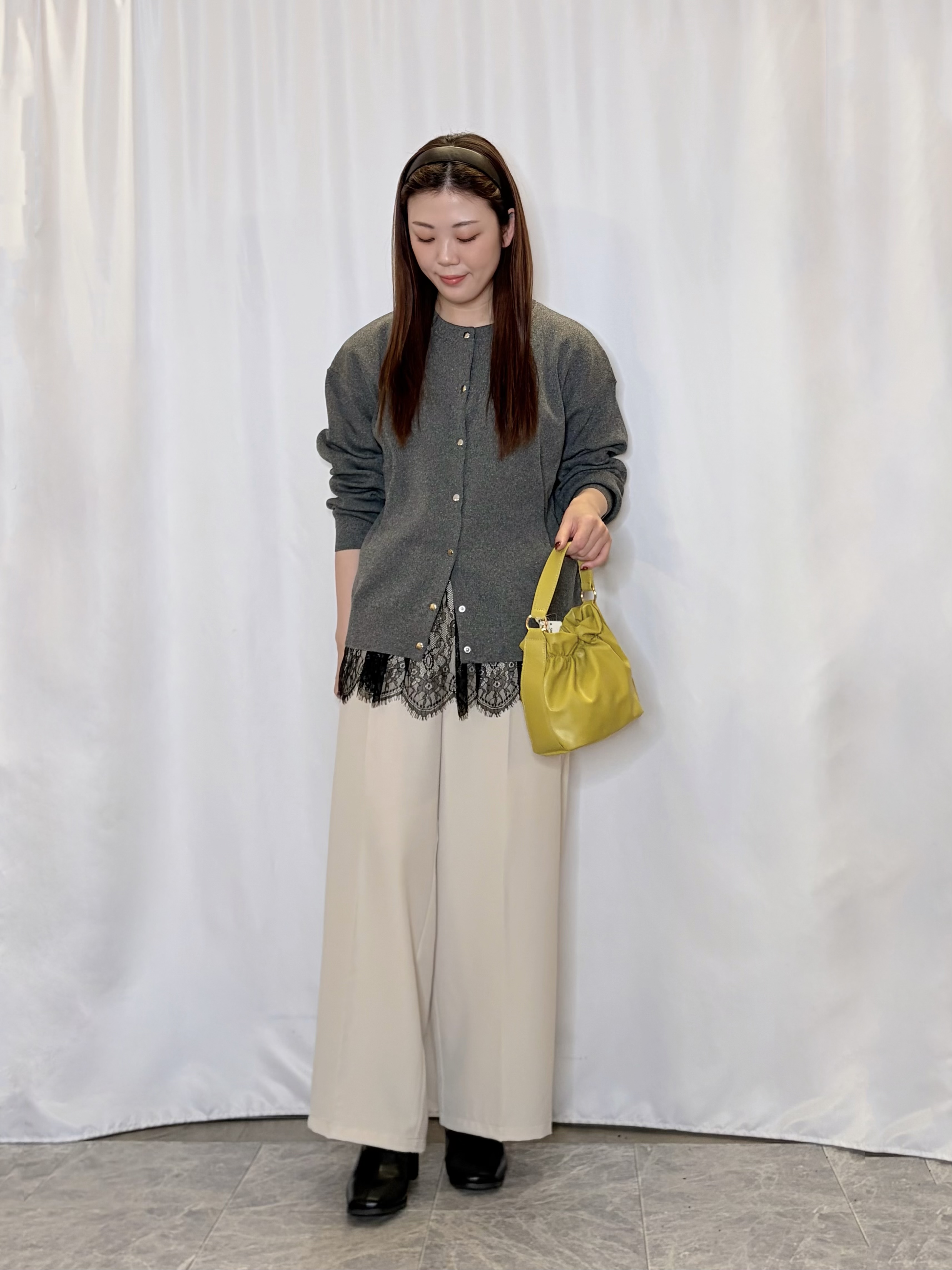 おうめさんの「SHOO･LA･RUE｜【セットアップ可/洗濯機可】軽やかに羽織れる スポンディッシュ ニットカーディガン」を使ったコーディネート
