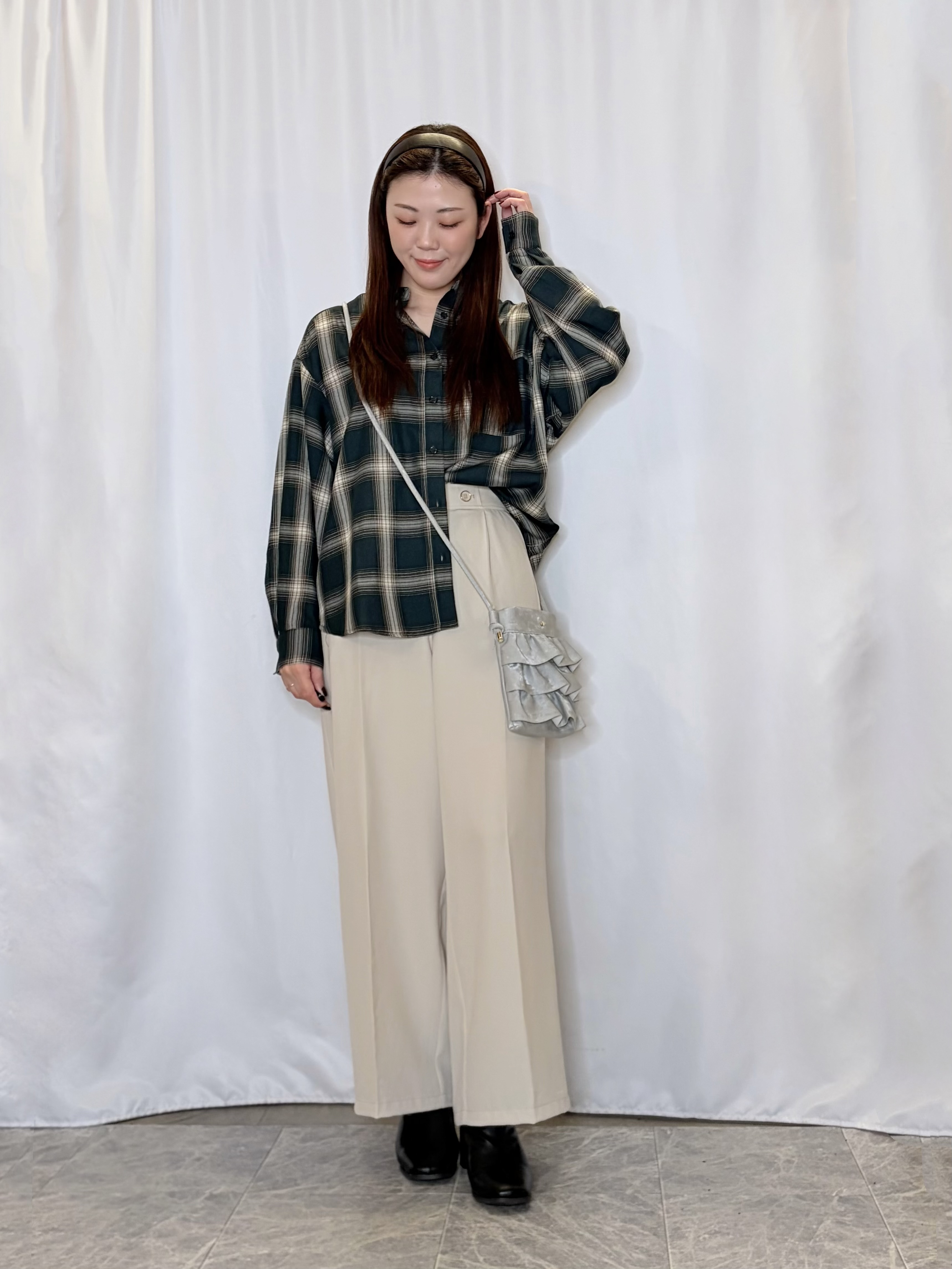 おうめさんの「SHOO･LA･RUE｜【洗濯後しわになりにくい/S-LL】選べる6パターン 羽織としても活躍する ベーシックシャツ」を使ったコーディネート