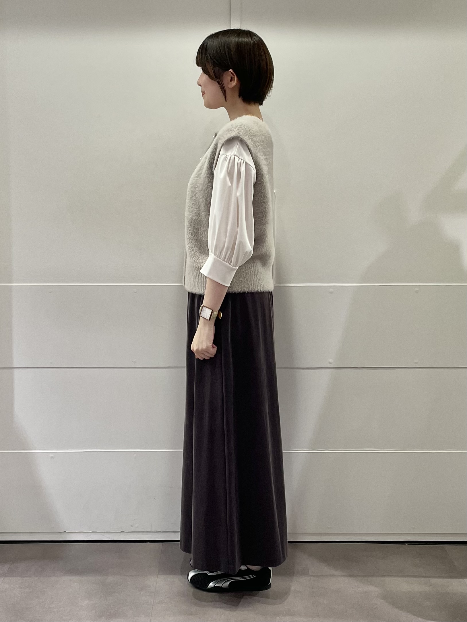 MOMOKOさんの「UNTITLED｜【楽にきれい見え/体型カバー】パフスリーブジャージトップス」を使ったコーディネート