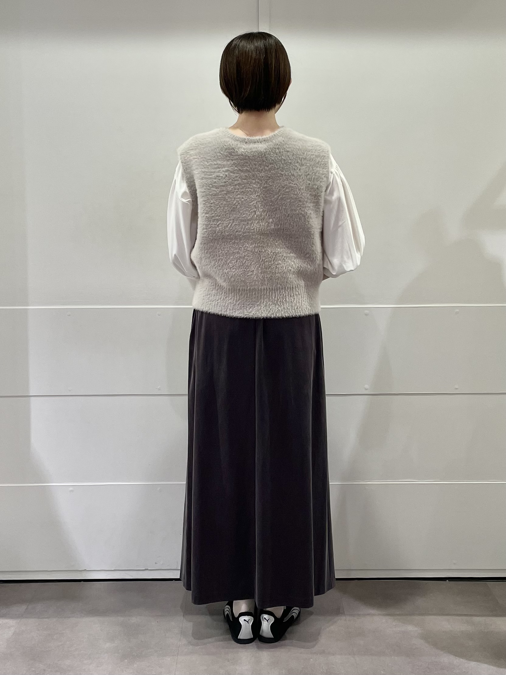MOMOKOさんの「UNTITLED｜【楽にきれい見え/体型カバー】パフスリーブジャージトップス」を使ったコーディネート