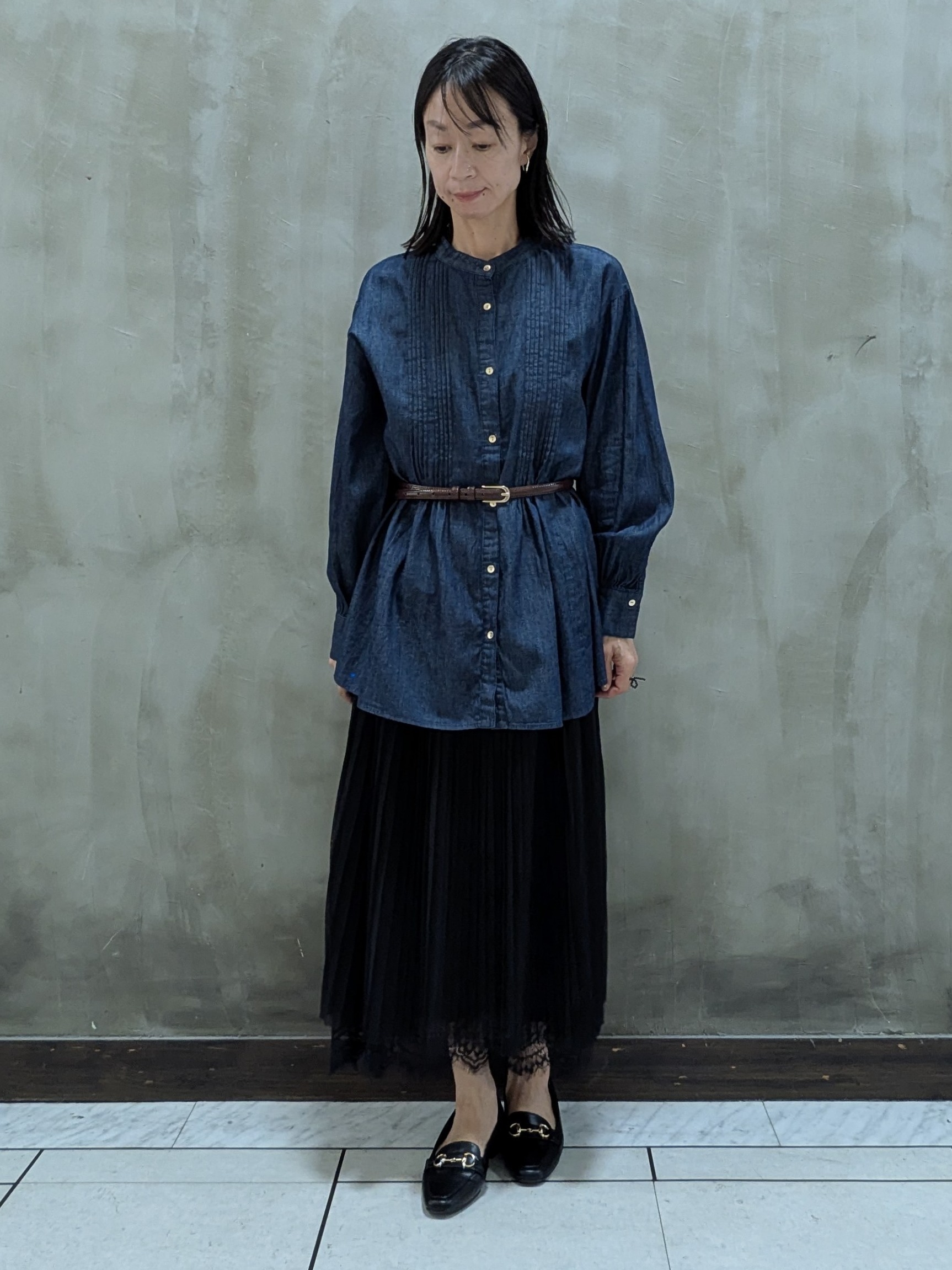 shioさんの「grove｜ピンタックデニムダンガリーブラウス」を使ったコーディネート