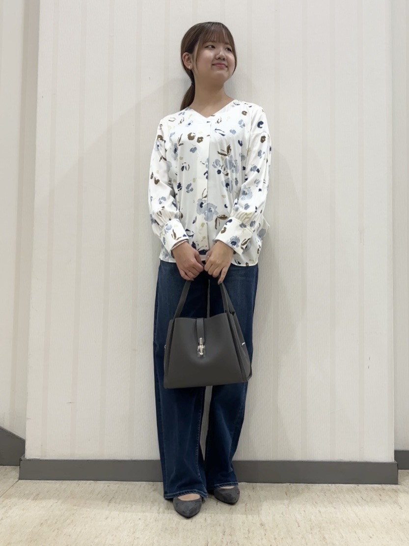 ちひさんの「INDIVI｜【映える1枚】花柄プリントブラウス」を使ったコーディネート