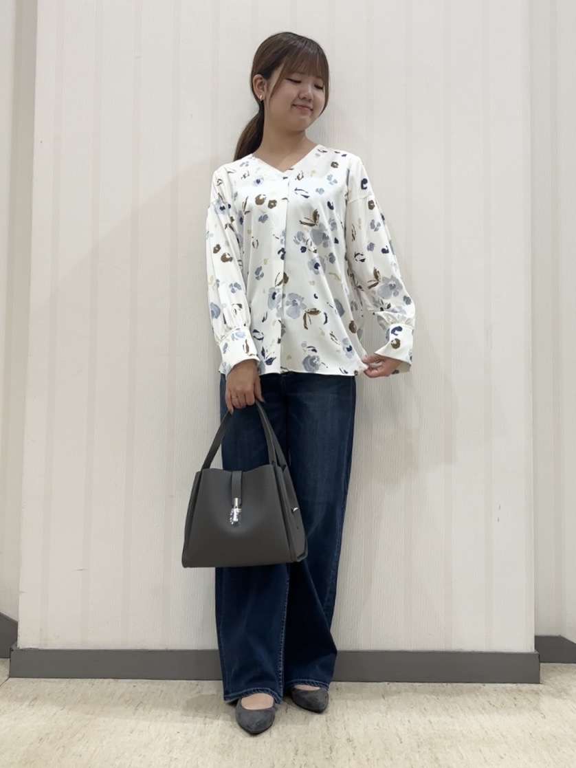 ちひさんの「INDIVI｜【映える1枚】花柄プリントブラウス」を使ったコーディネート