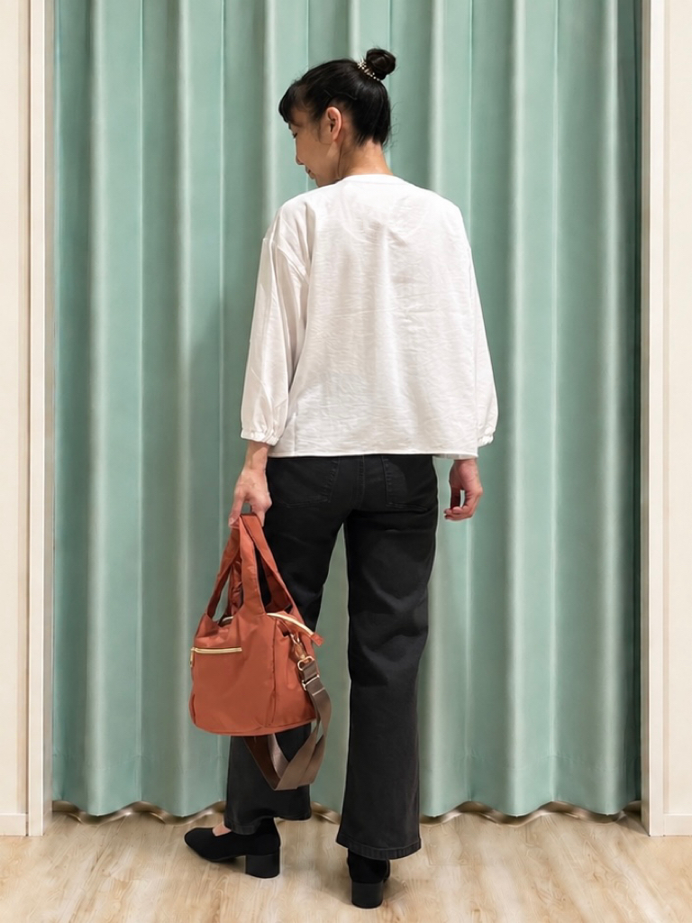 まつみさんの「SHOO･LA･RUE｜【S-LL/洗濯機可】1枚で華やか ティアードフリルブラウス」を使ったコーディネート