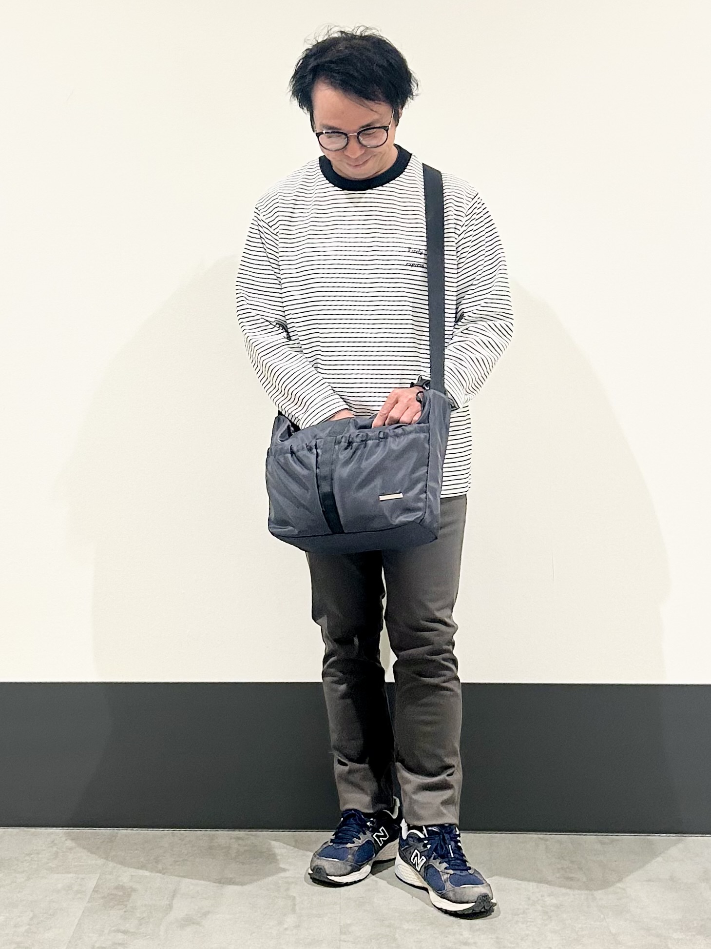 KENJI Iさんの「THE SHOP TK｜【洗濯機OK】リップルボーダー長袖Tシャツ」を使ったコーディネート