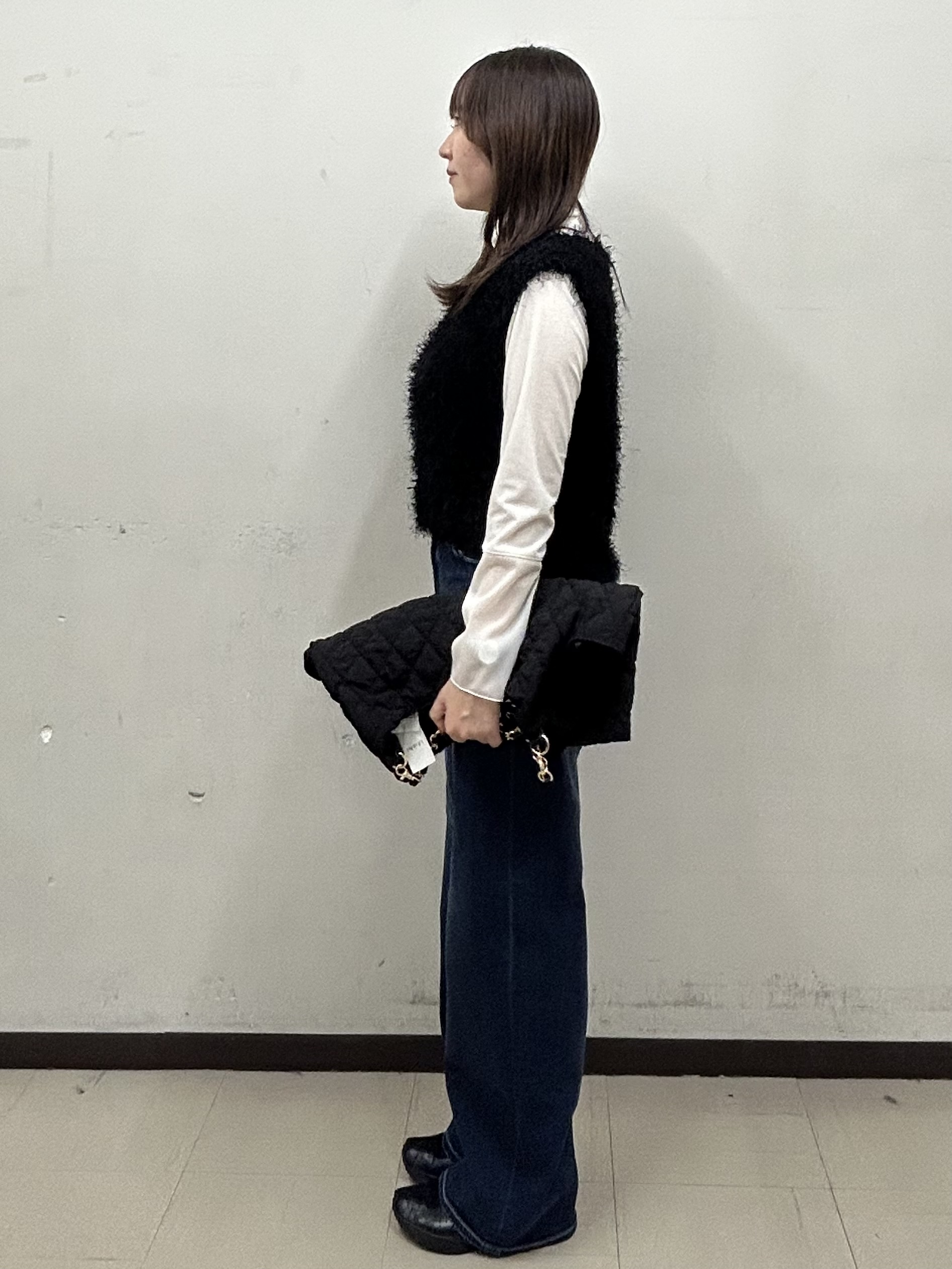 noeさんの「INDIVI｜【洗える】ファンシーヤーンVネックニットベスト」を使ったコーディネート