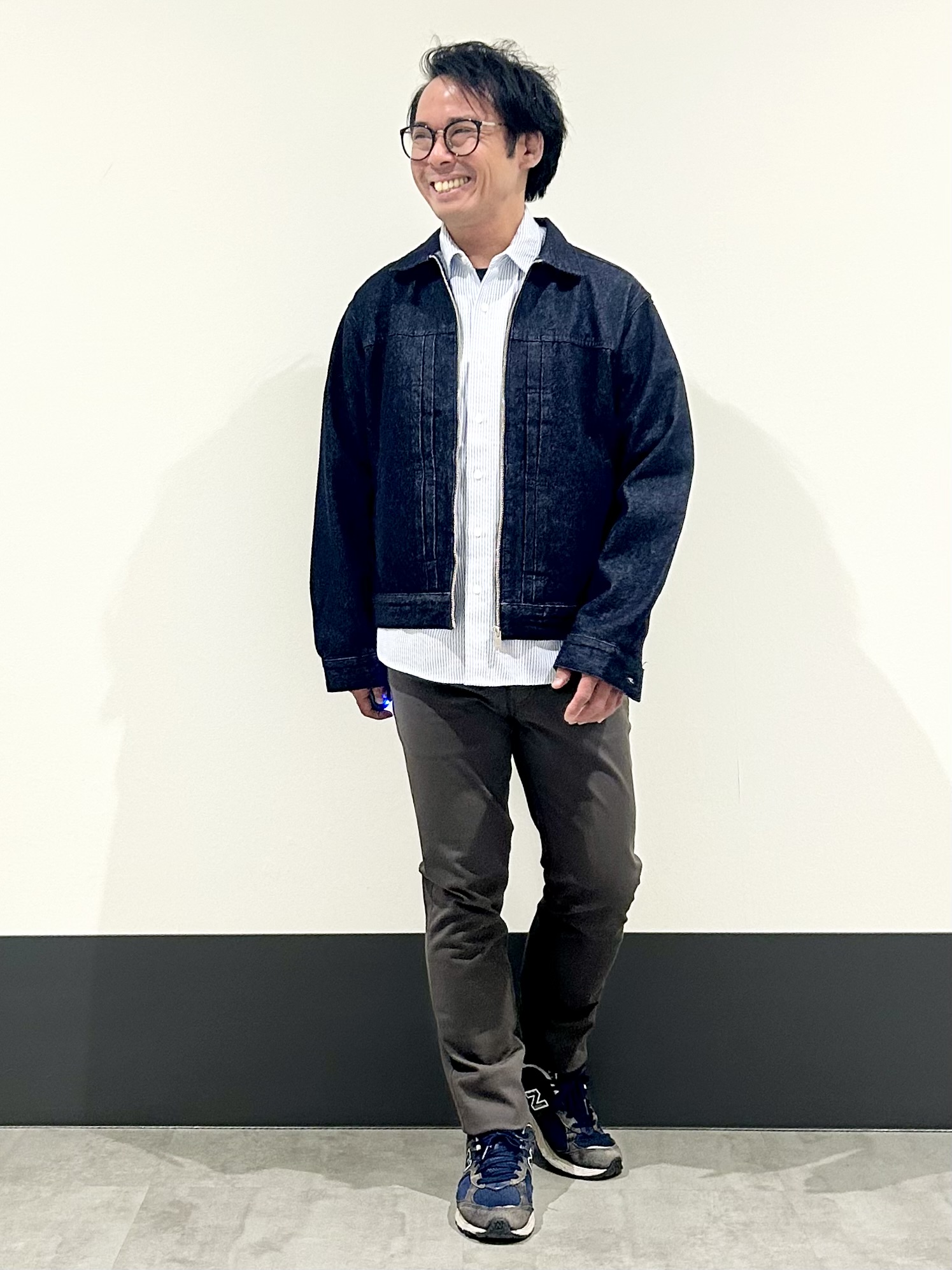 KENJI Iさんの「THE SHOP TK｜【色落ちしにくい/セットアップ可】デニムライク ジップアップジャケット」を使ったコーディネート